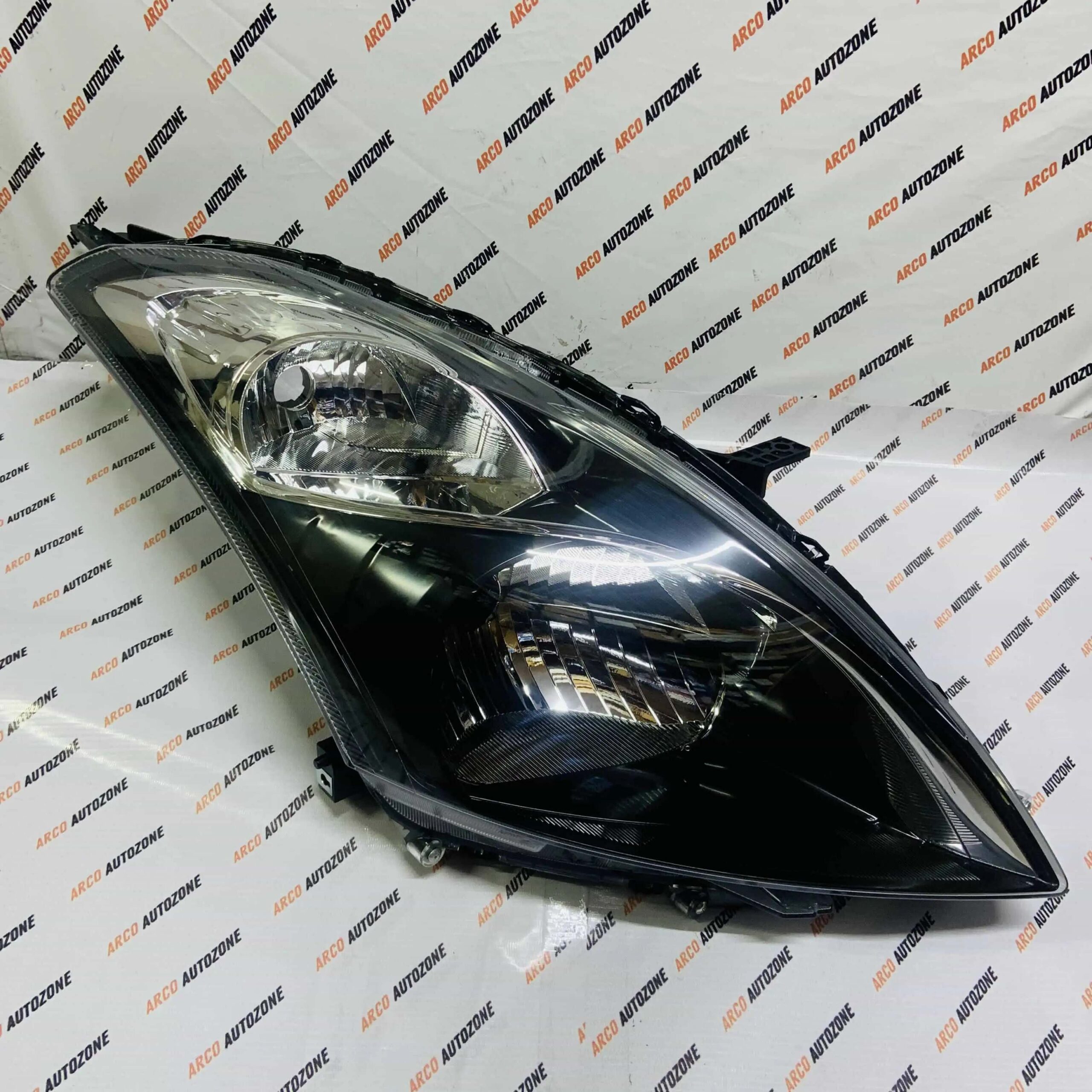 LIGHTING HEAD LIGHT SWIFT 16 BLACK RIGHT LUM 131HLABMR