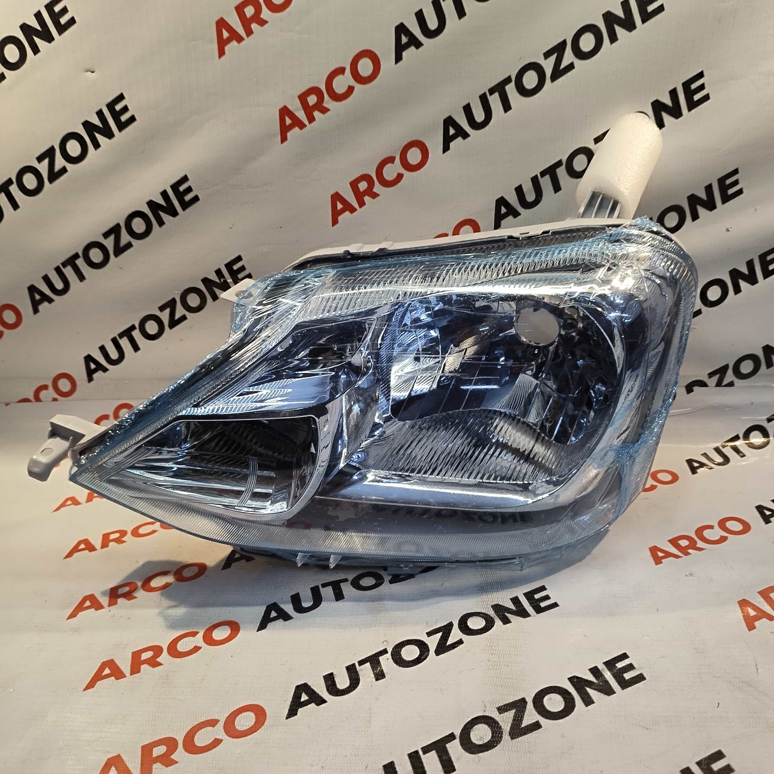 LIGHTING HEAD LIGHT ETIOS LEFT AUTO ILH00842LH