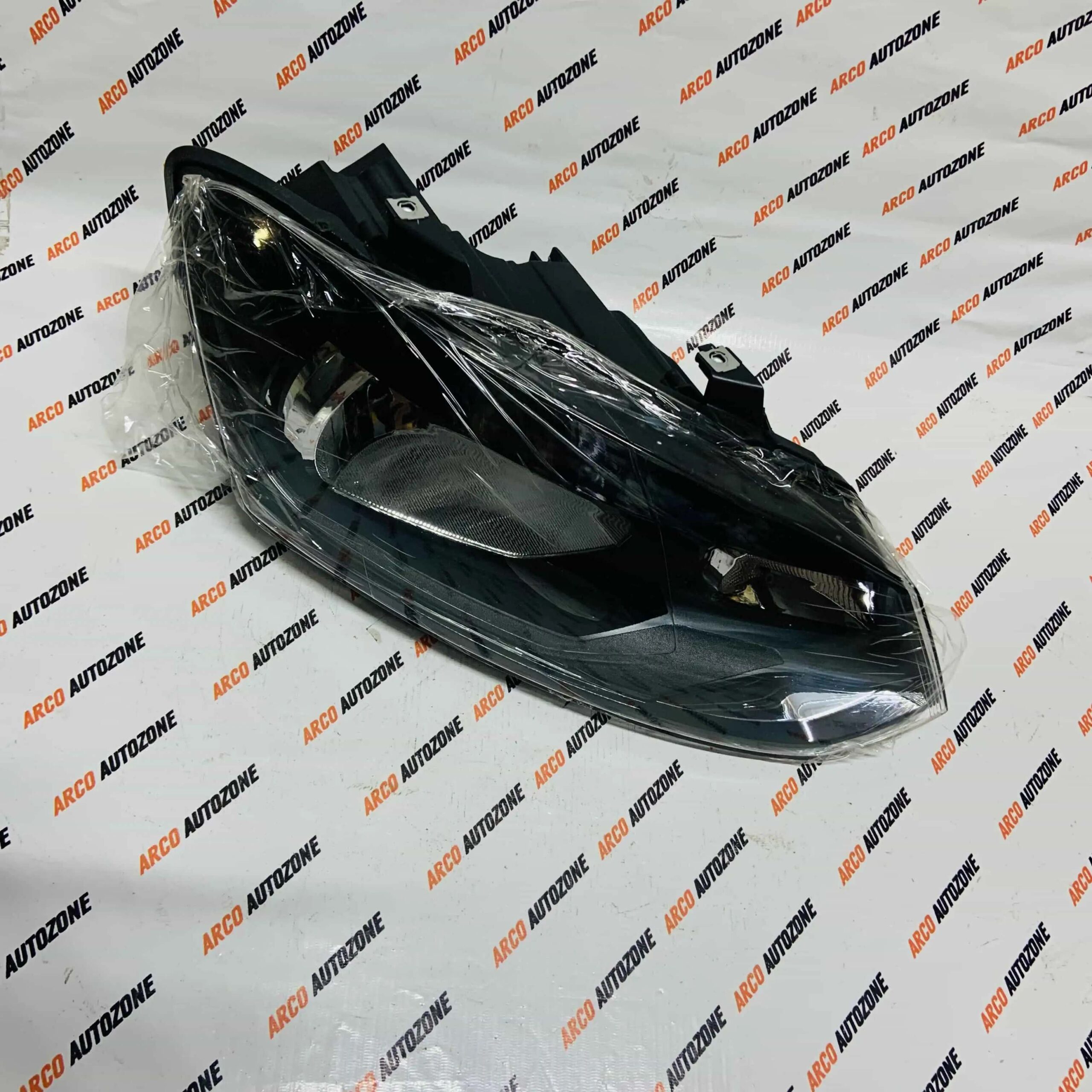 LIGHTING HEAD LIGHT POLO VENTO BLACK RIGHT MINDA HL5593A