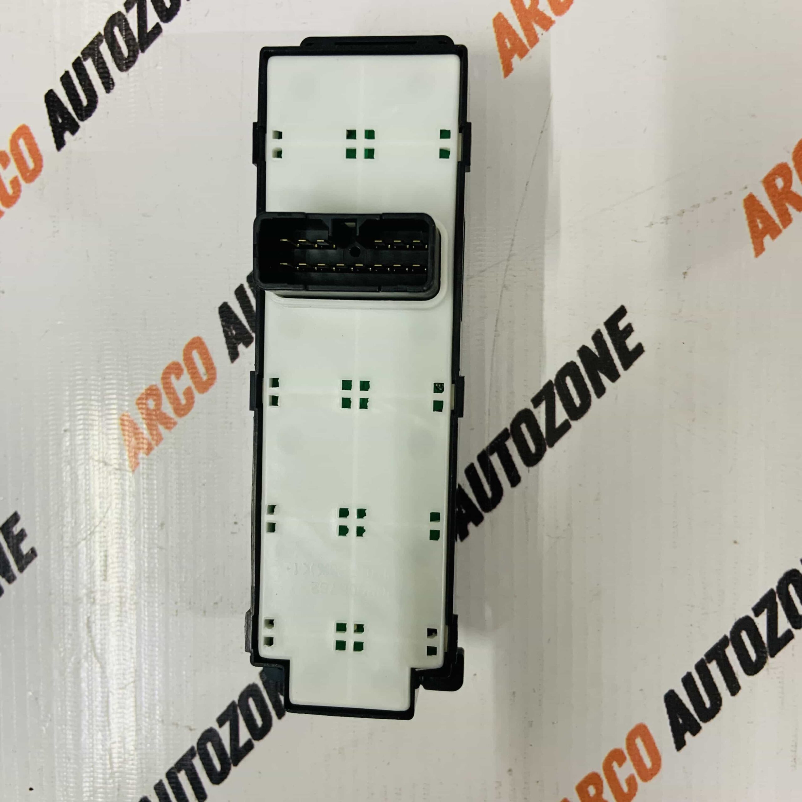 POWER WINDOW SWITCH MAIN I20 T1 T2 FRONT RIGHT HYU 935701J602
