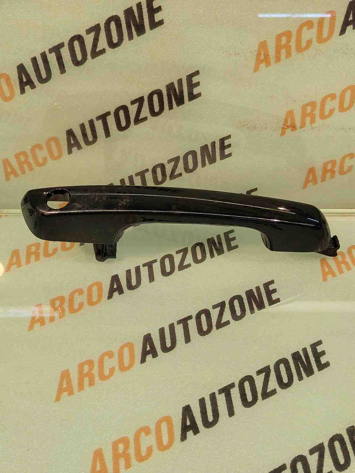 OUTER HANDLE VENUE FRONT RIGHT WITH HOLE PAINT 82661K3000