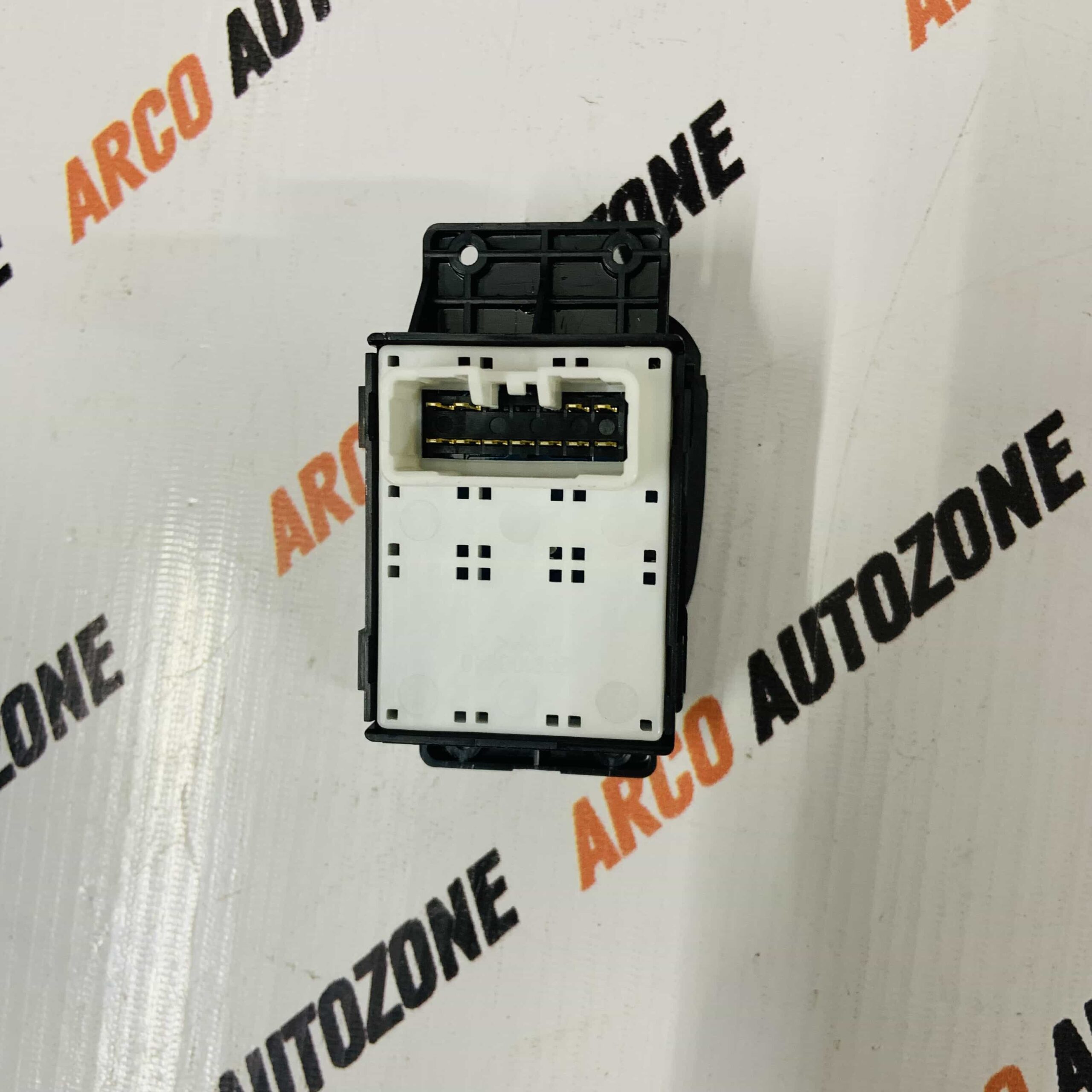 POWER WINDOW SWITCH MAIN EON HYU 935704N0004X