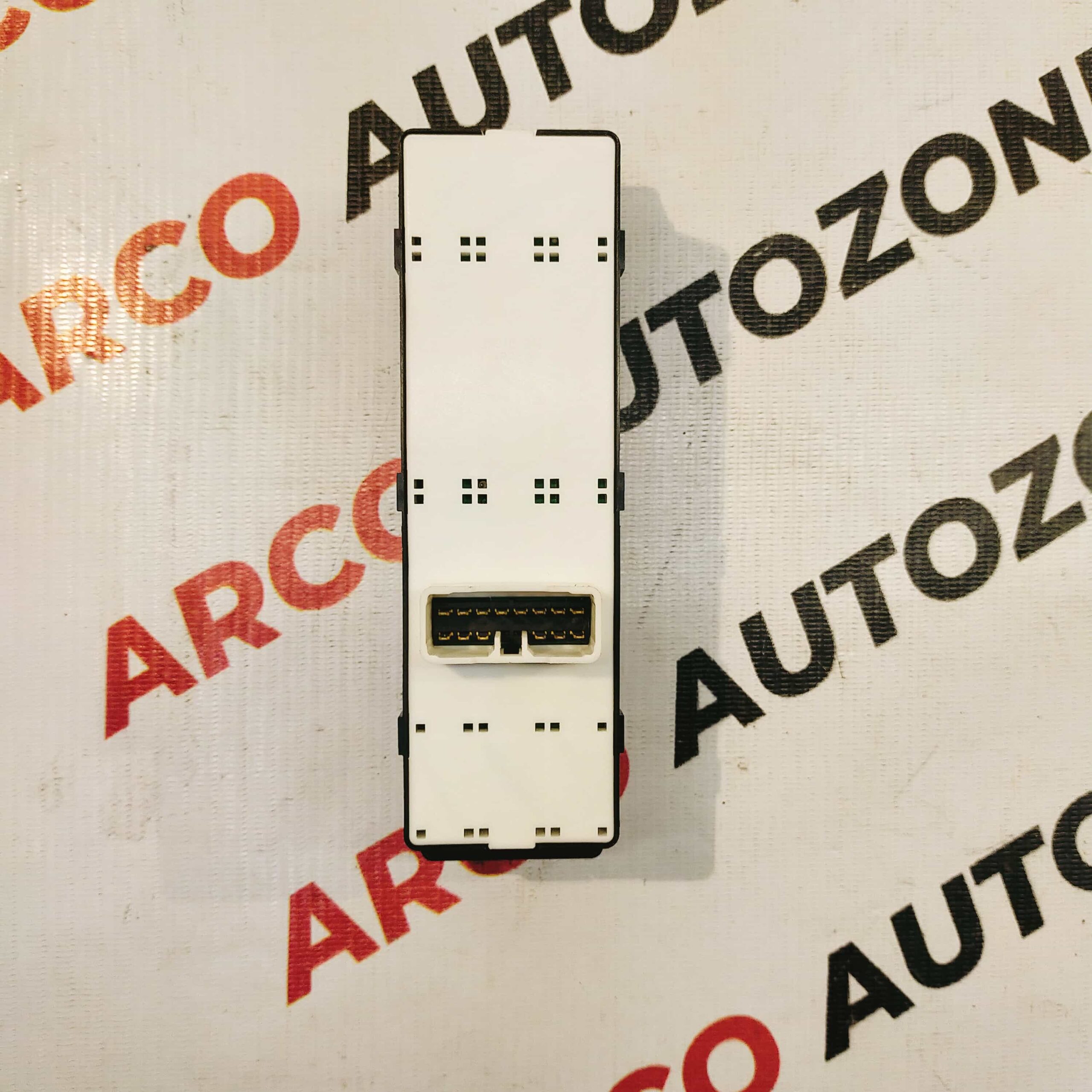 POWER WINDOW SWITCH MAIN VERNA 12 HYU 935701V610MA1