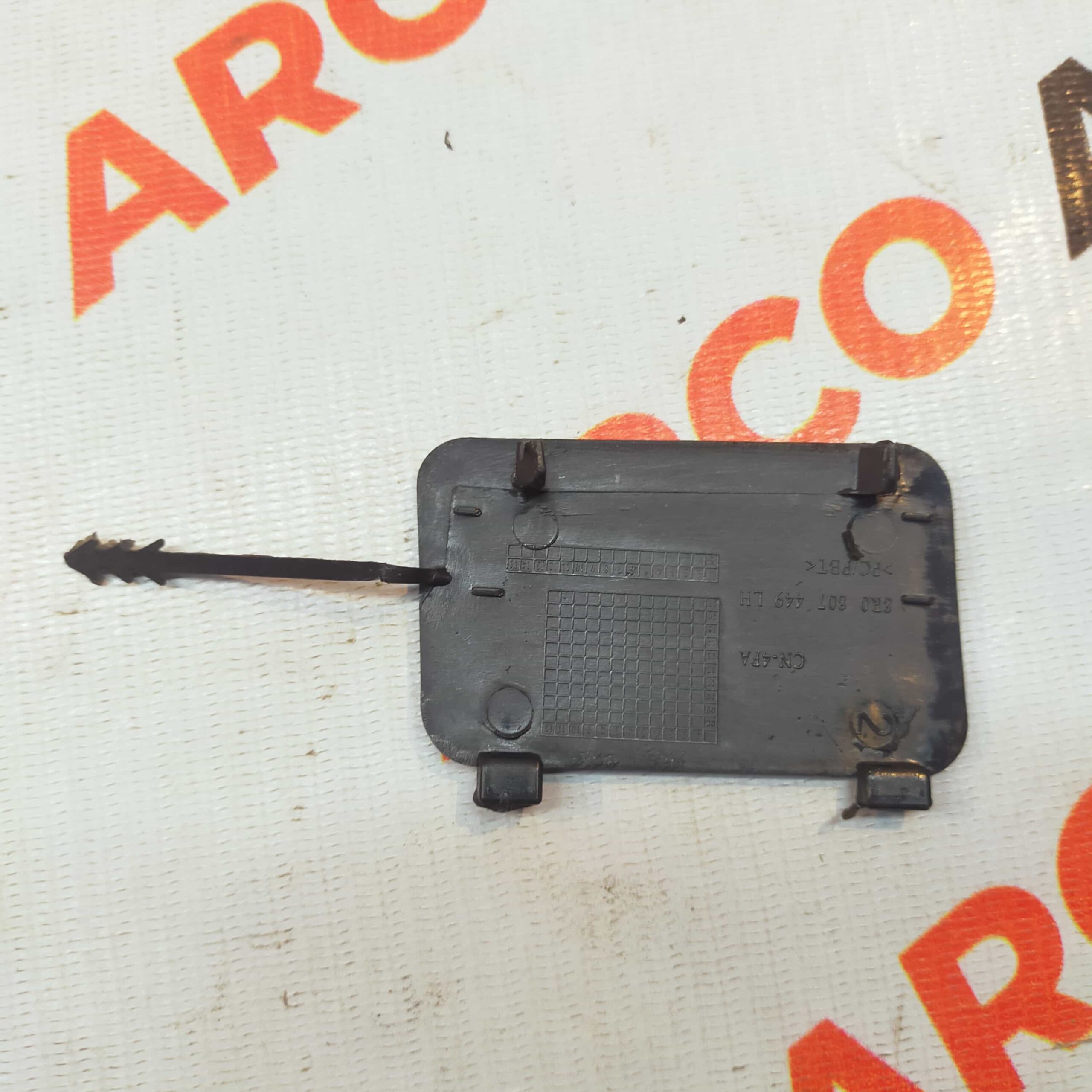 REAR TOW CAP Q5 L IMP 8R0807449
