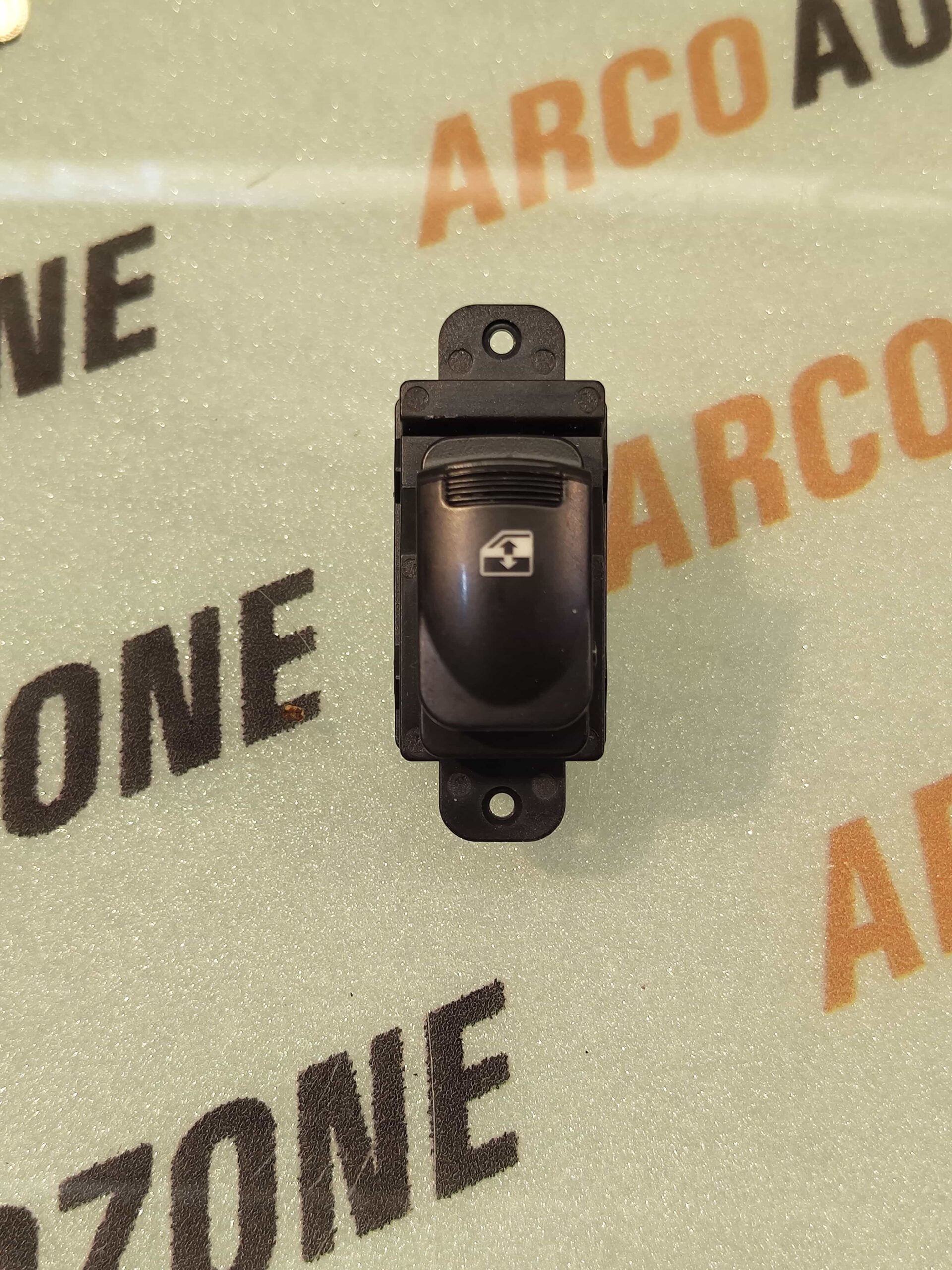 POWER WINDOW SWITCH SINGLE I10 I20 7 PIN IMP