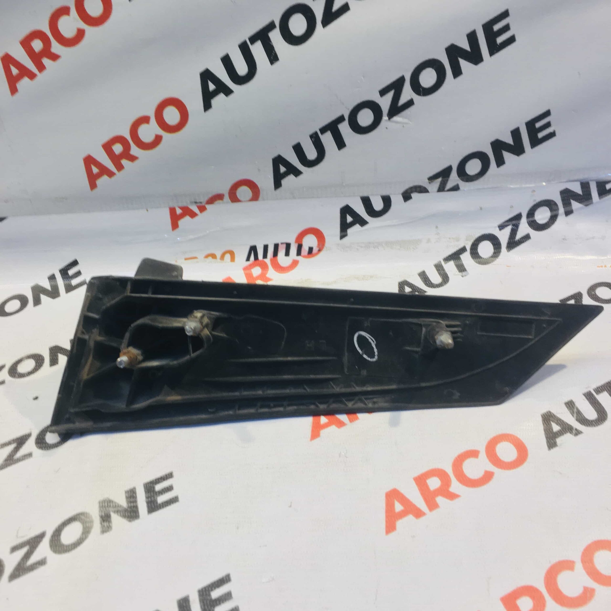 SIDE MIRROR BRACKET INNOVA LEFT IMP NE