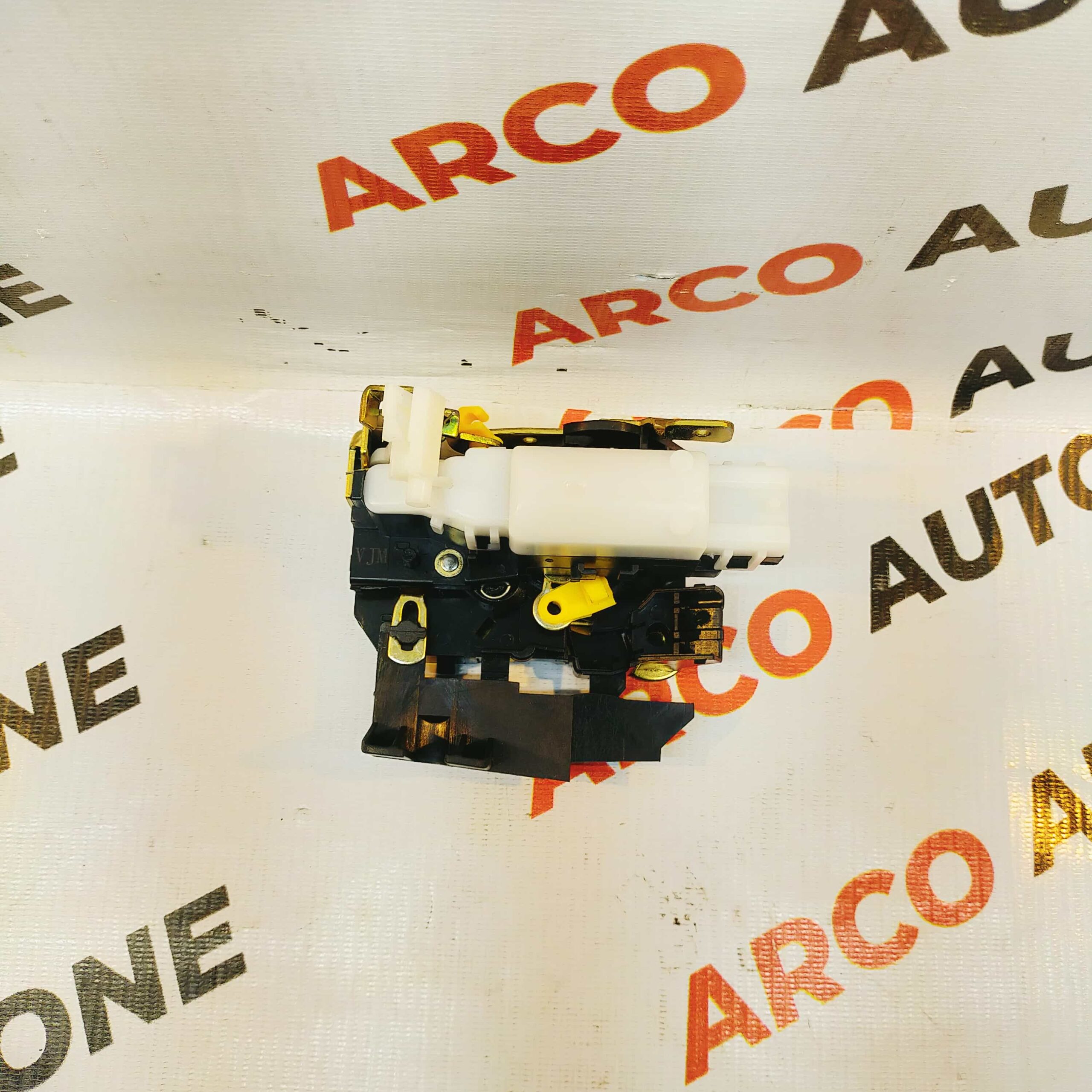 DOOR LATCH DUSTER FRONT RIGHT IMP 805032924
