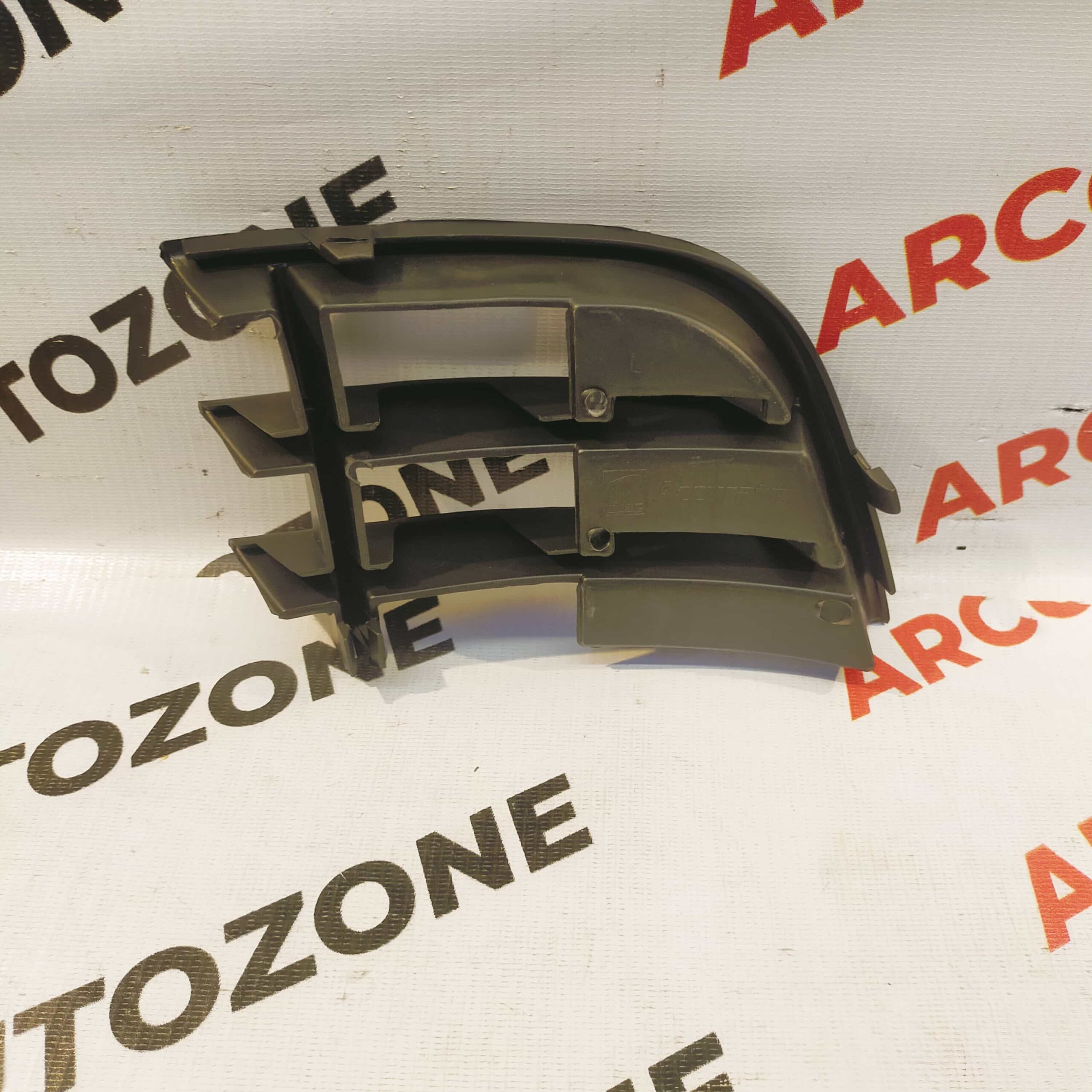 LOWER GRILL FABIA T2 RAPID T1 LEFT KONE ACC SKDFA2FBSGL