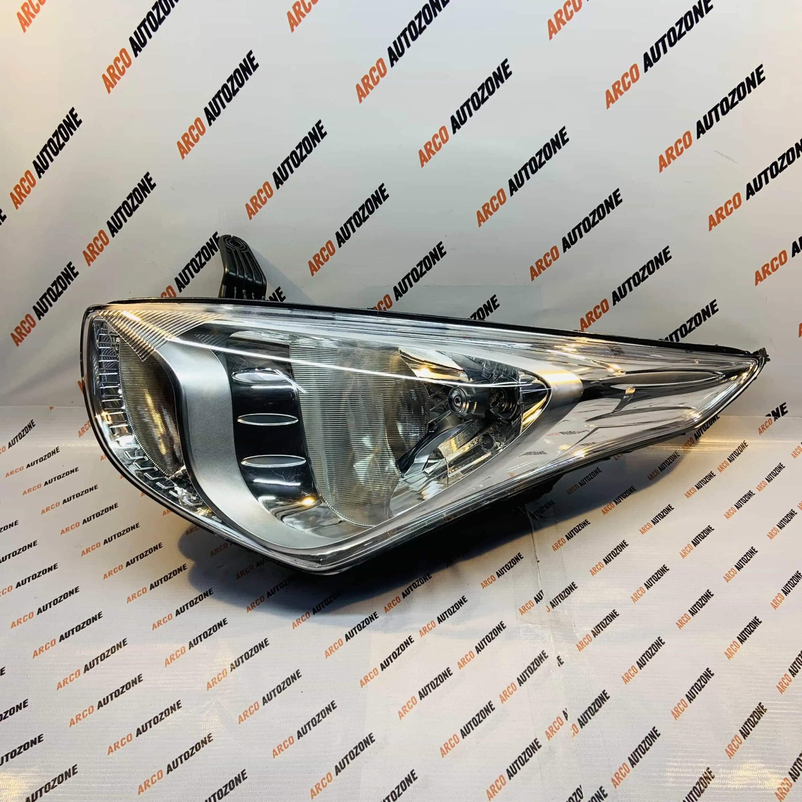 LIGHTING HEAD LIGHT EON LEFT WITHOUT MOT HYU 921014N020