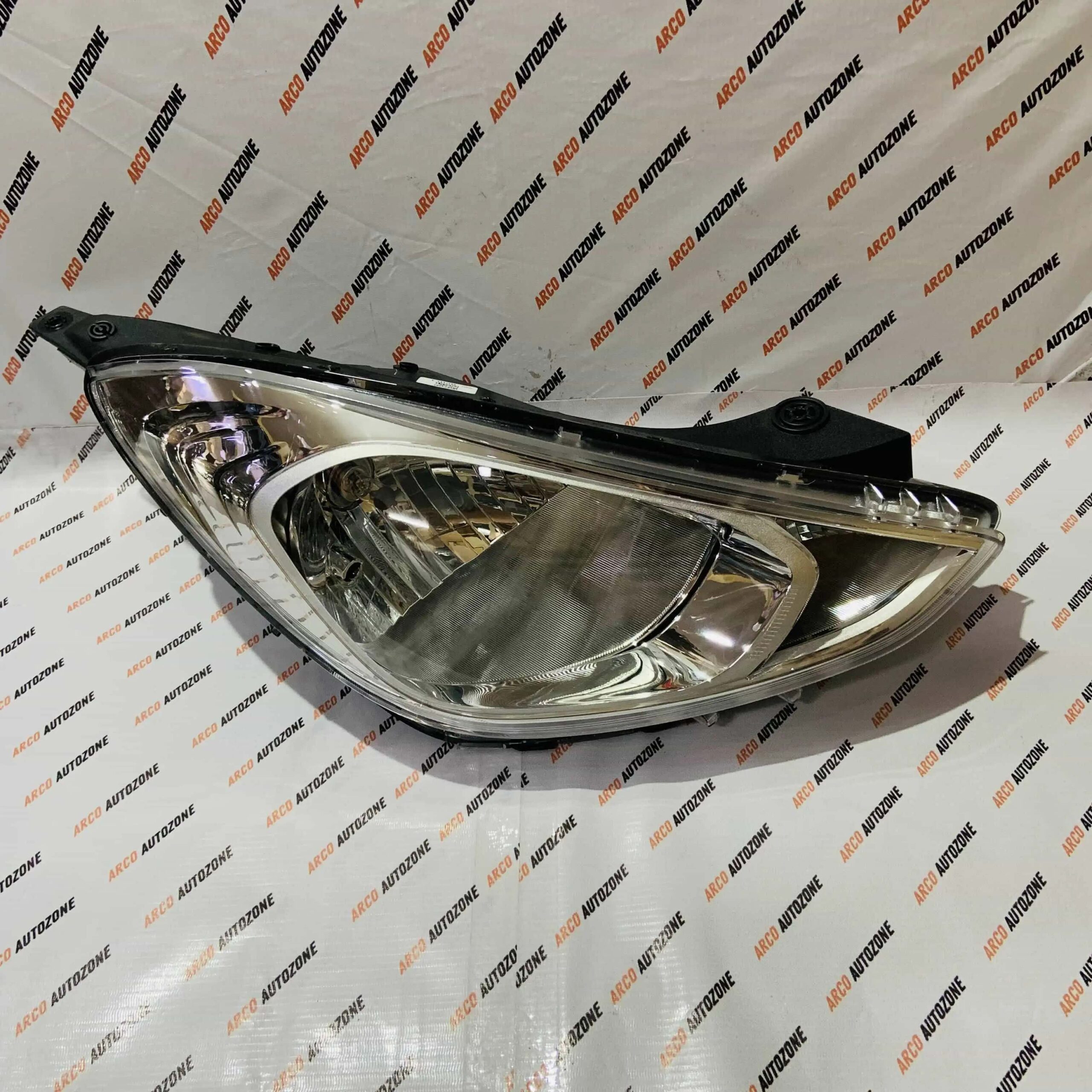 LIGHTING HEAD LIGHT SANTRO 18 RIGHT HYU 92102C4000