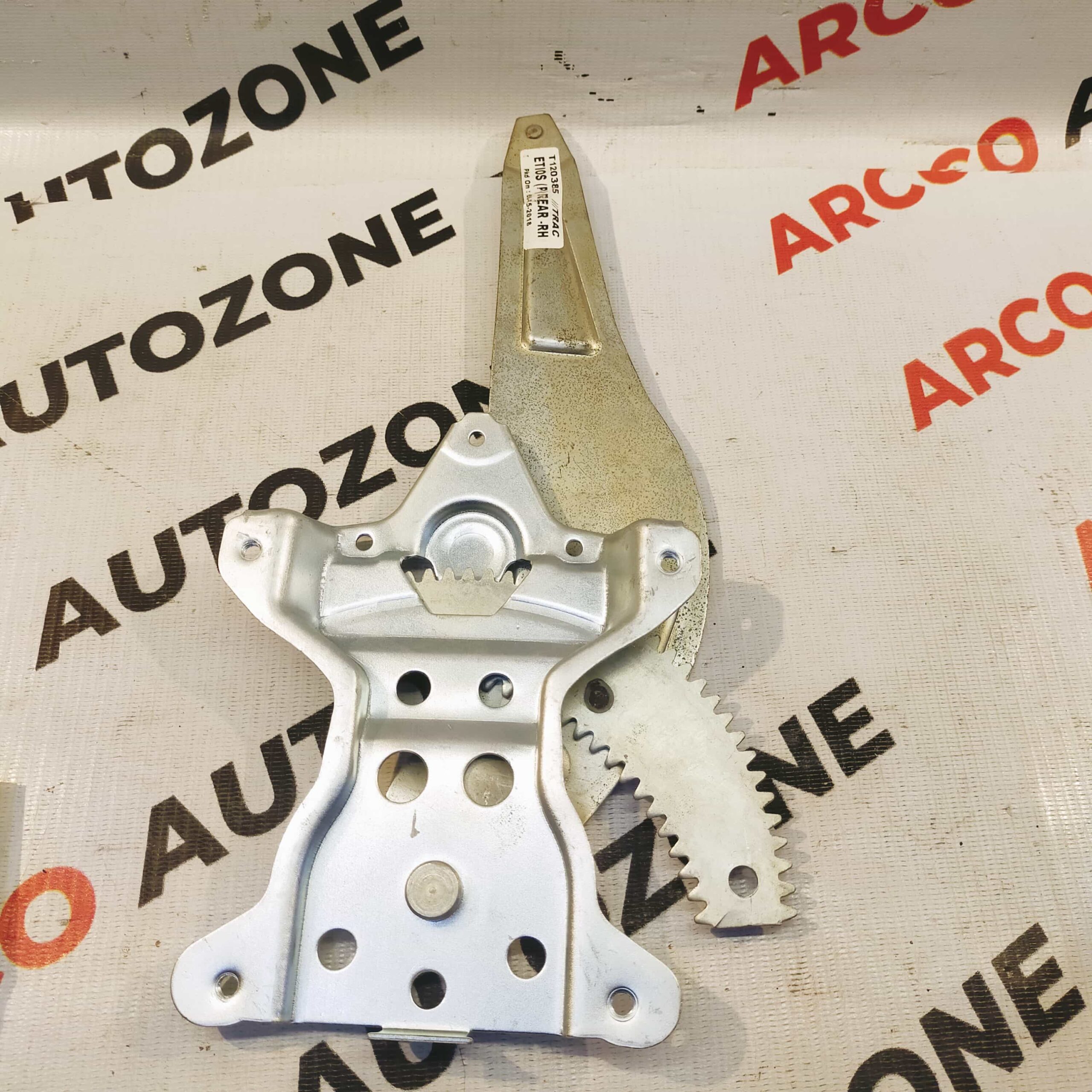 GLASS MACHINE ETIOS PWR REAR RIGHT  T120385