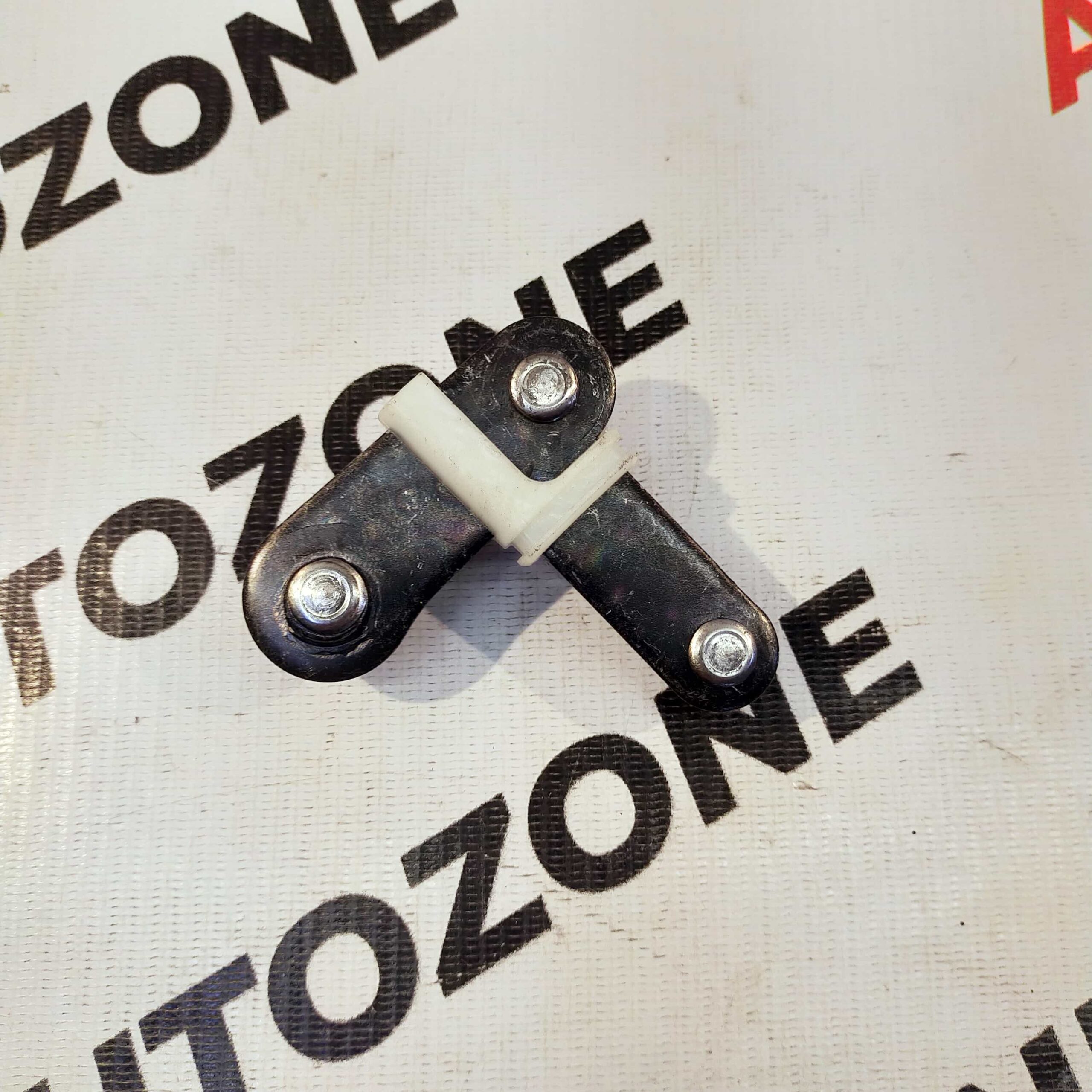 GEAR BRACKET EON LEVER SELECTER HYU 437404N300