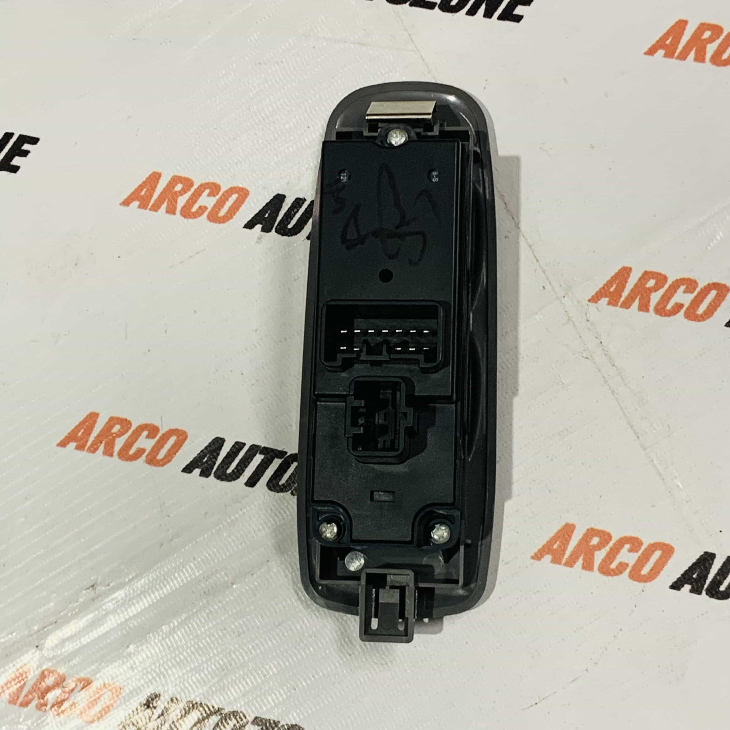 POWER WINDOW SWITCH MAIN ENDEAVOUR T2 2013