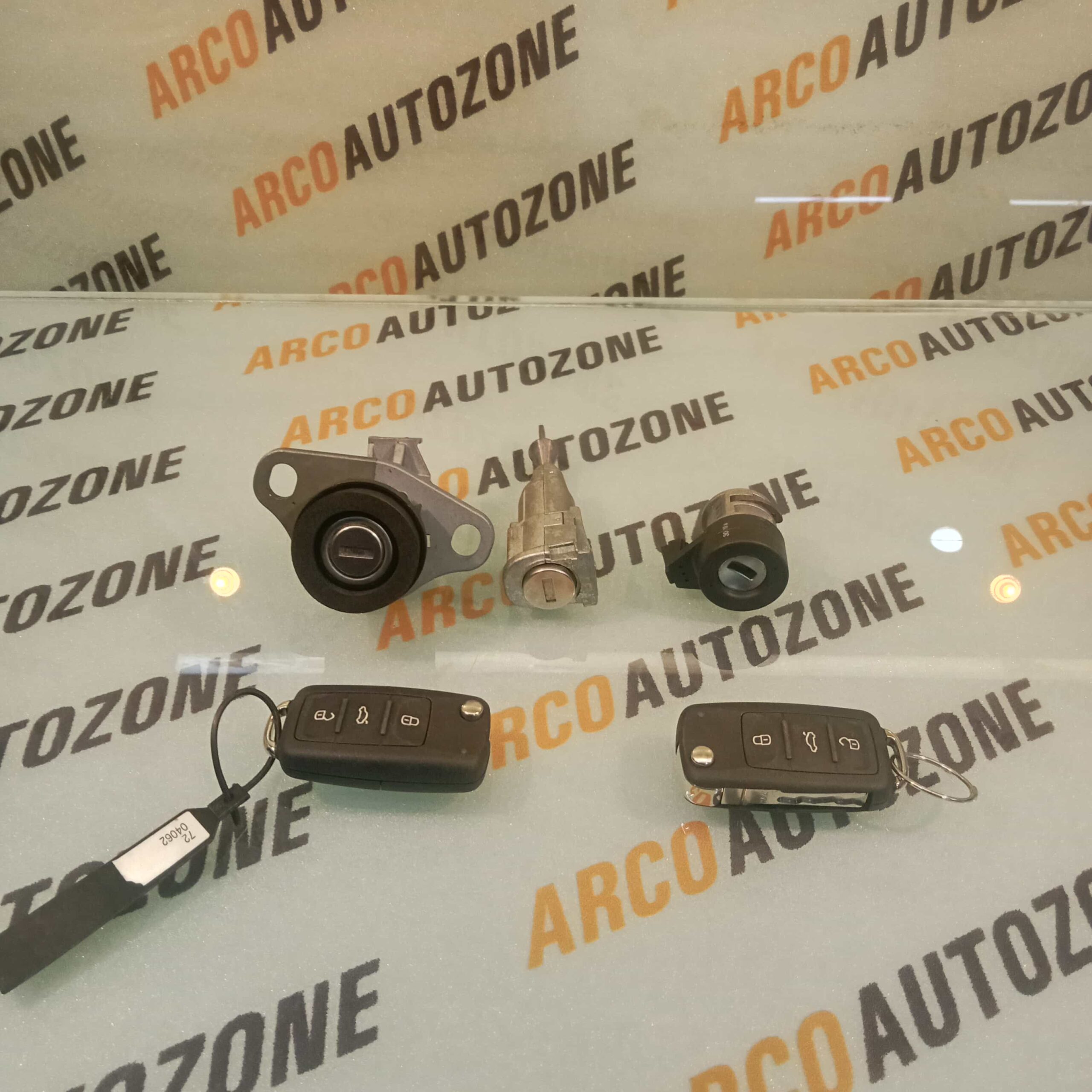 LOCK SET POLO VW 5K0959753