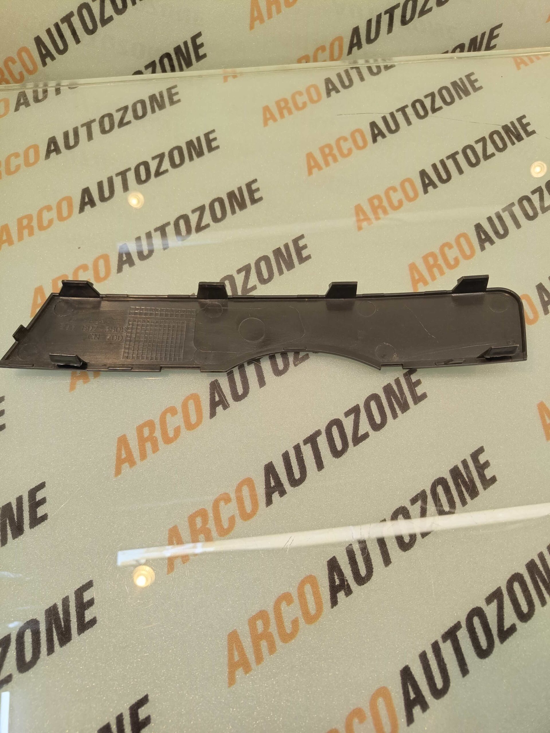 FOG LAMP COVER Q3 T1 RIGHT UPPER STRIP