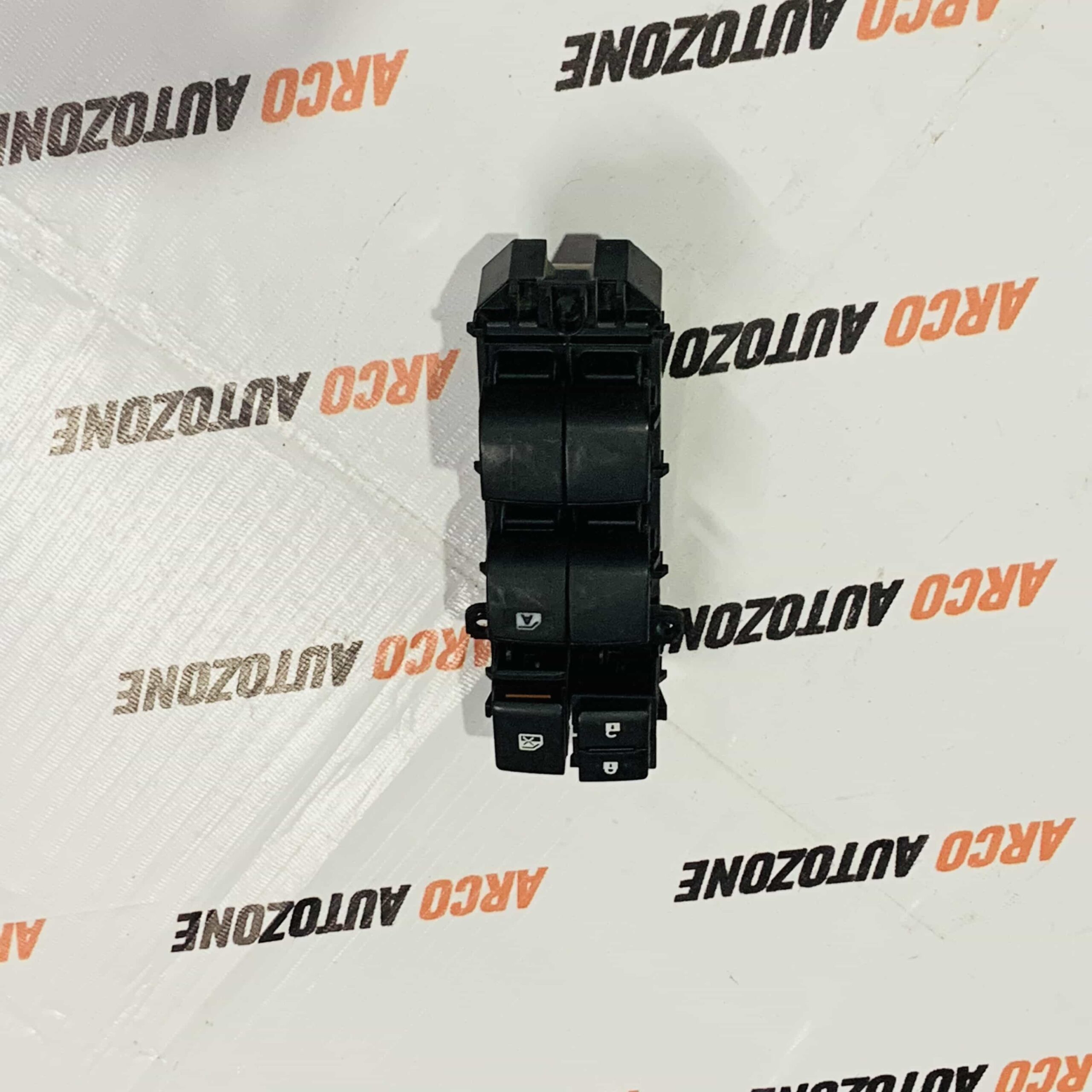 POWER WINDOW SWITCH MAIN CRYSTA FORTUNER 16 FRONT RIGHT AUTO IMP 840400K110