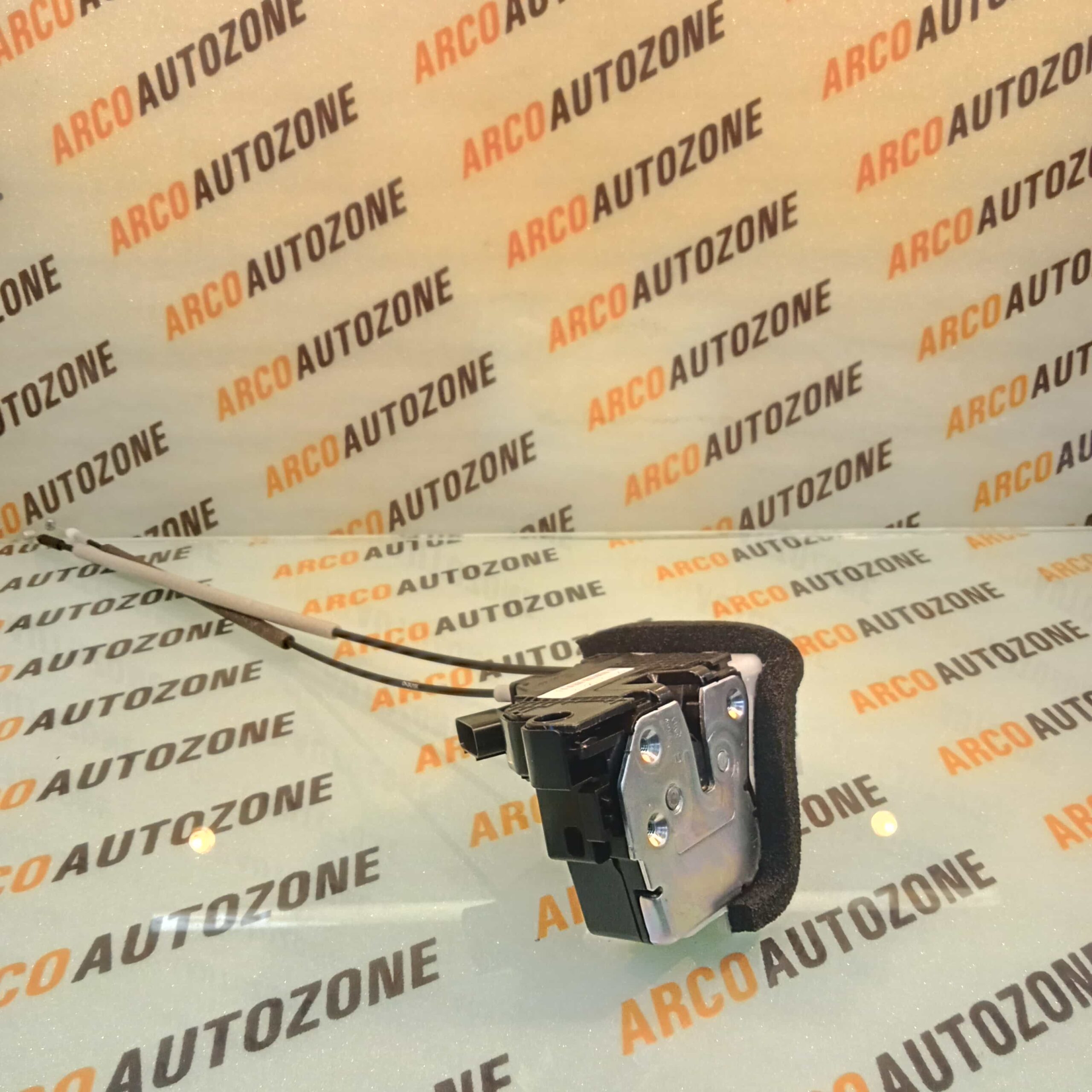 DOOR LATCH ELITE FRONT RIGHT HYU 81320C7020