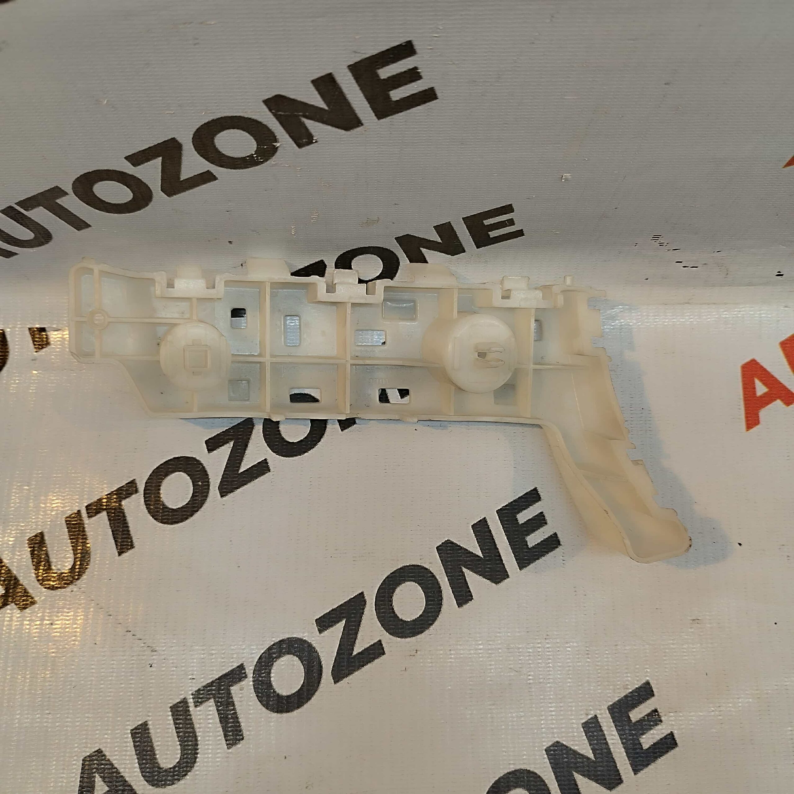 REAR BUMPER BRACKET KWID RIGHT REN
