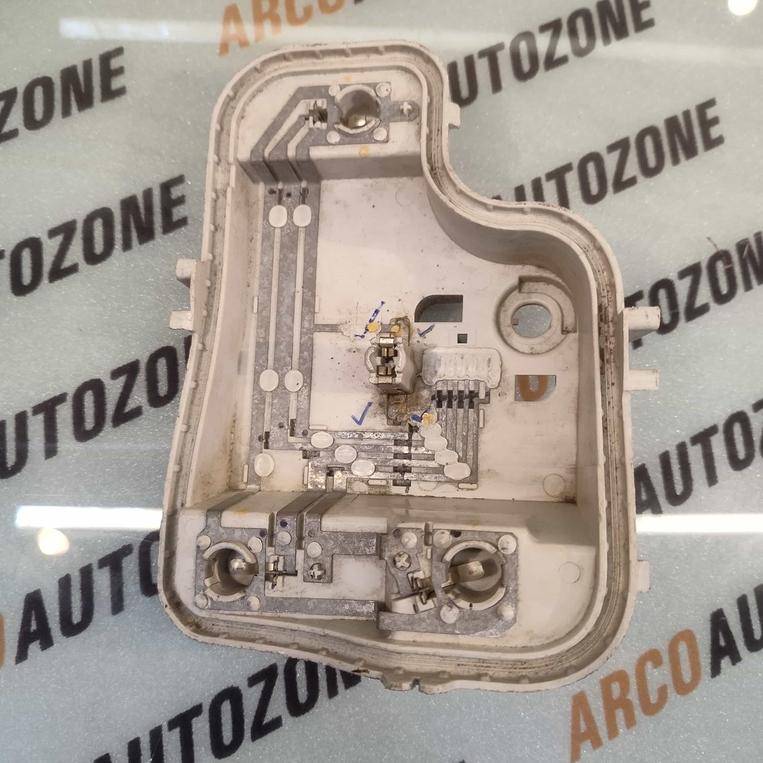 TAIL LIGHT HOLDER POLO 2ND GEN LEFT VW 6RG945257