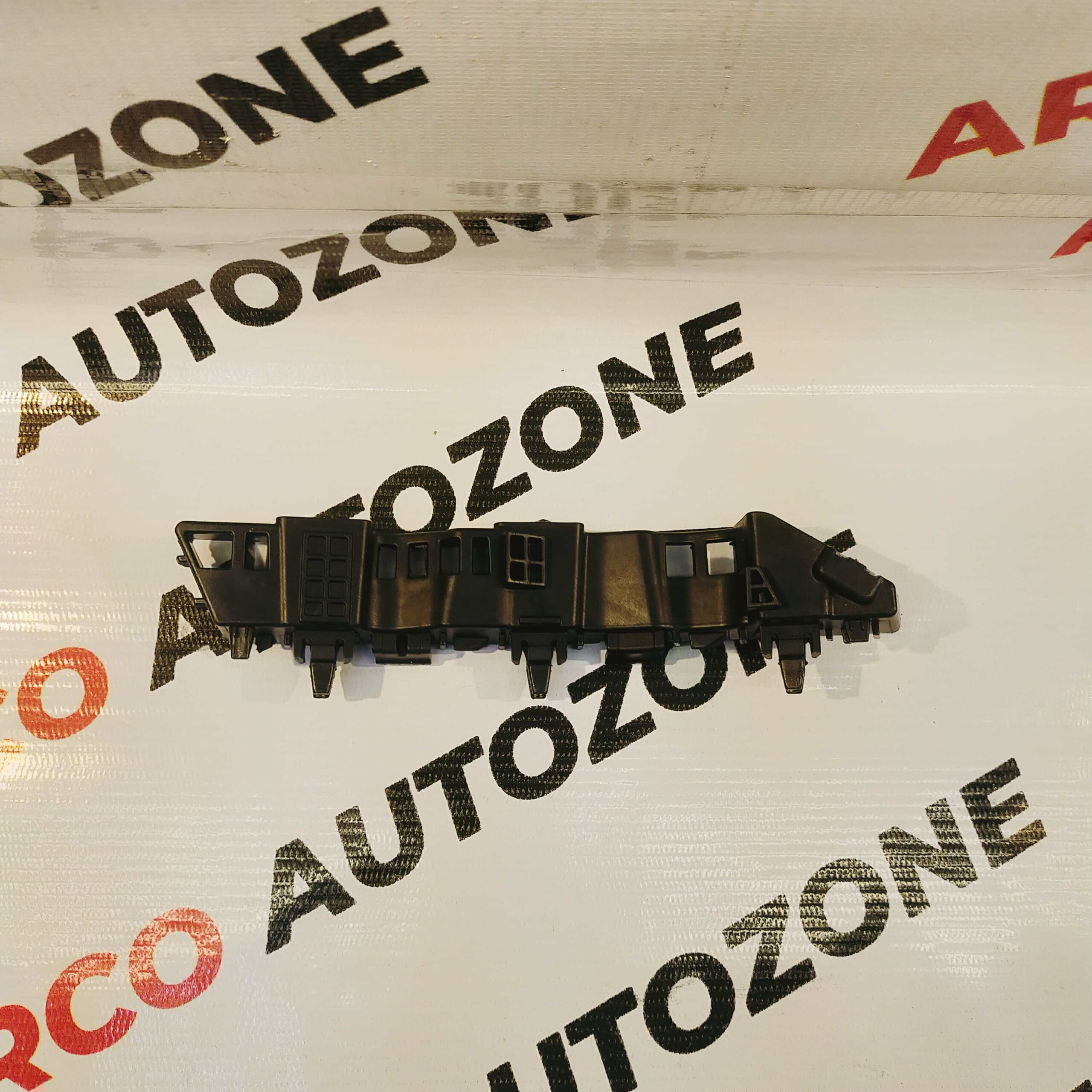 FRONT BUMPER BRACKET NIOS AURA LEFT HYU 86551K6000