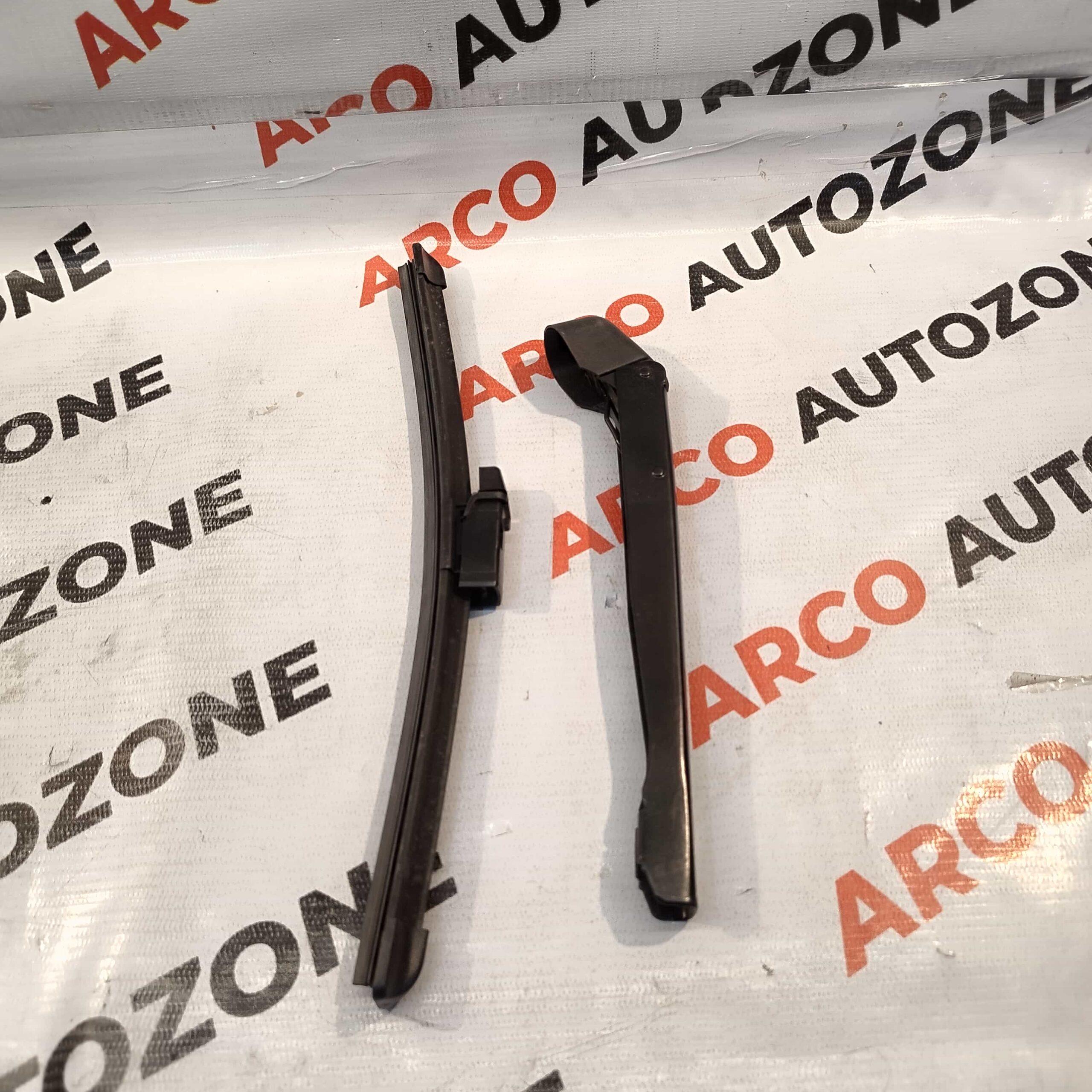 REAR WIPR ARM WITH BLADE I10 ALL