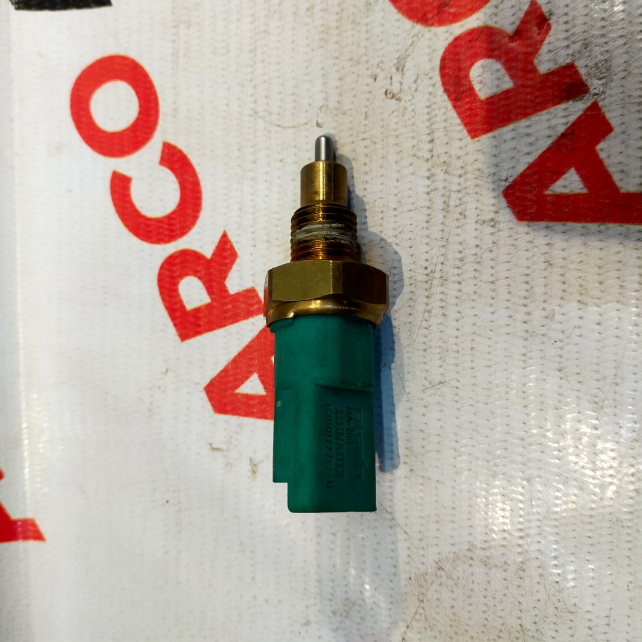REVERSE LIGHT SWITCH DUSTER GREEN IMP 8200177718