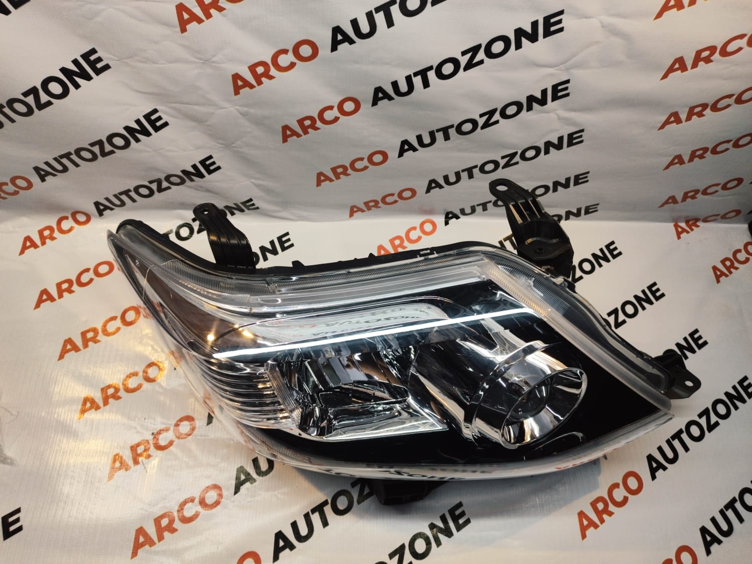 LIGHTING HEAD LIGHT FORTUNER T2 RIGHT DEPO 21211T4RLDHM2