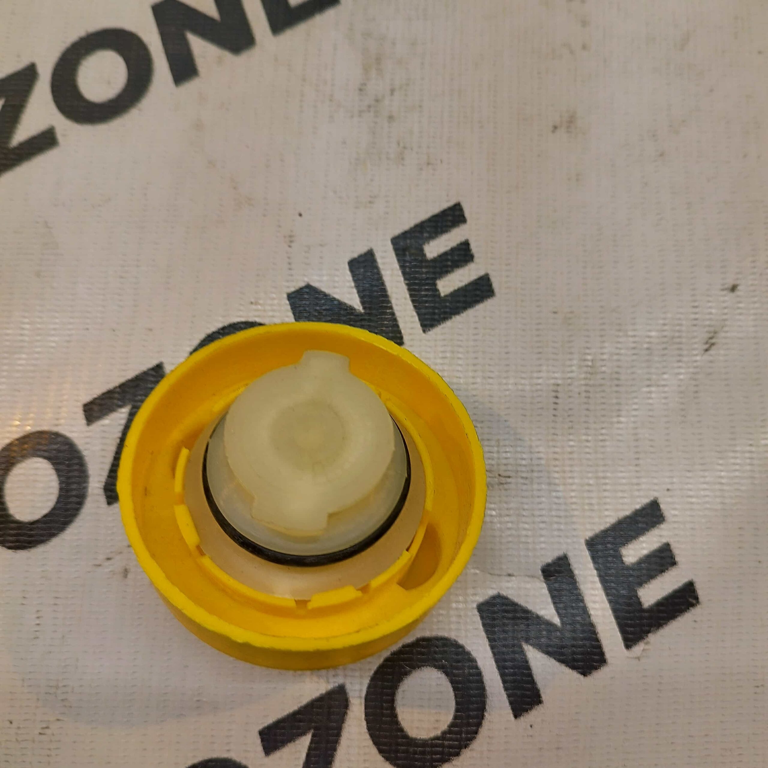 ENGINE OIL CAP DUSTER MICRA SUNNY SCALA PULSE TERRANO IMP 8200800258