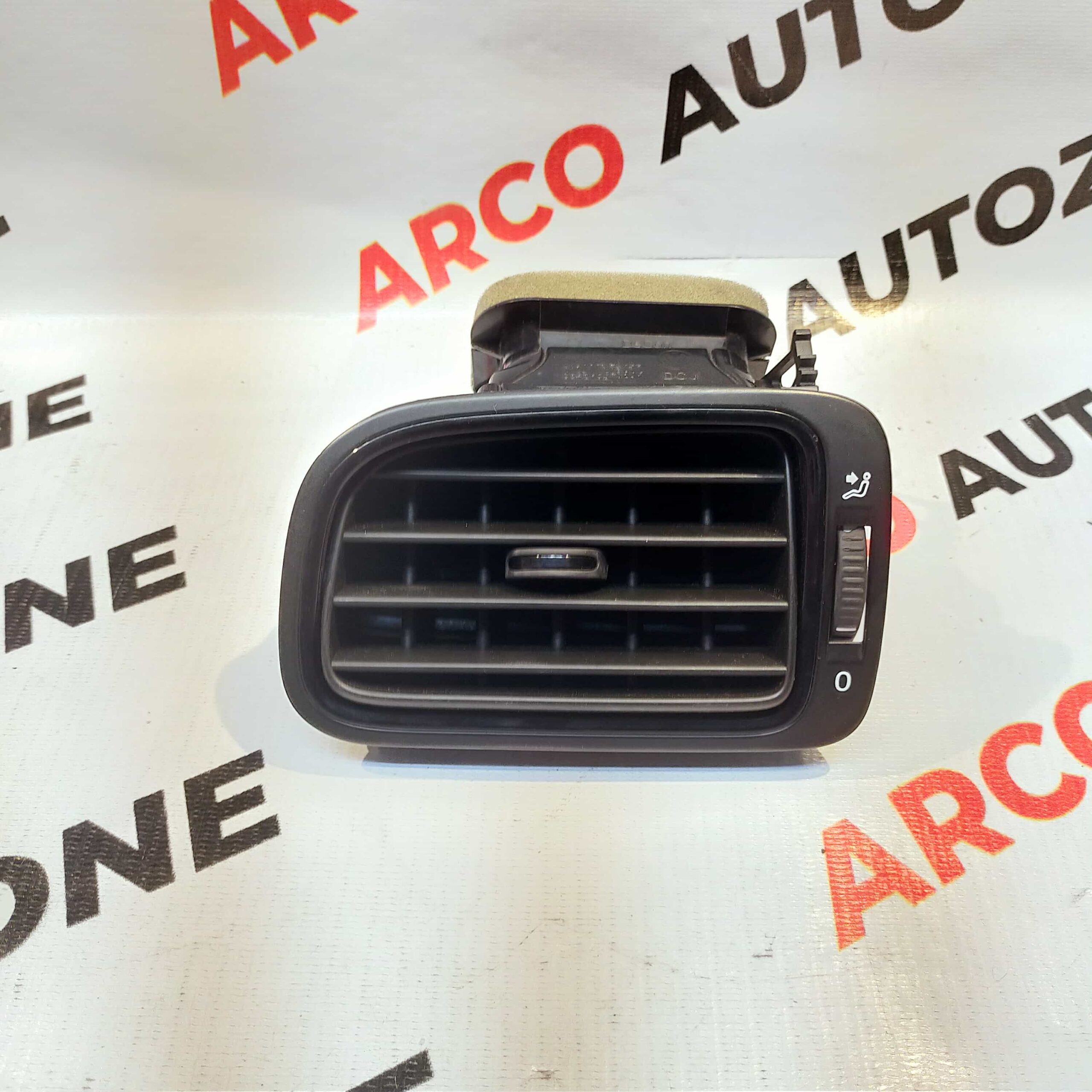 AC VENT POLO VENTO RAPID BLACK LEFT 6R0819703ALWMV
