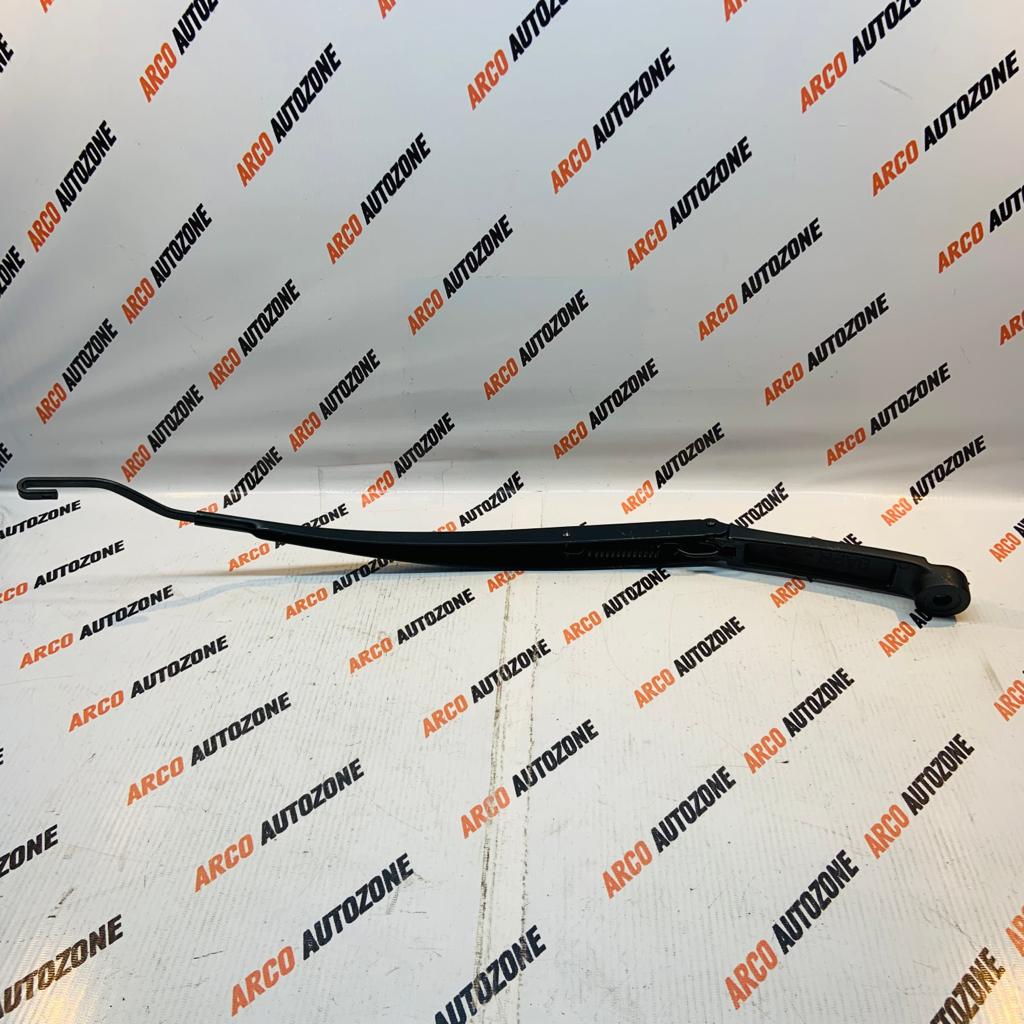 WIPER ARM GRAND XCENT LEFT HYU 98321B9900