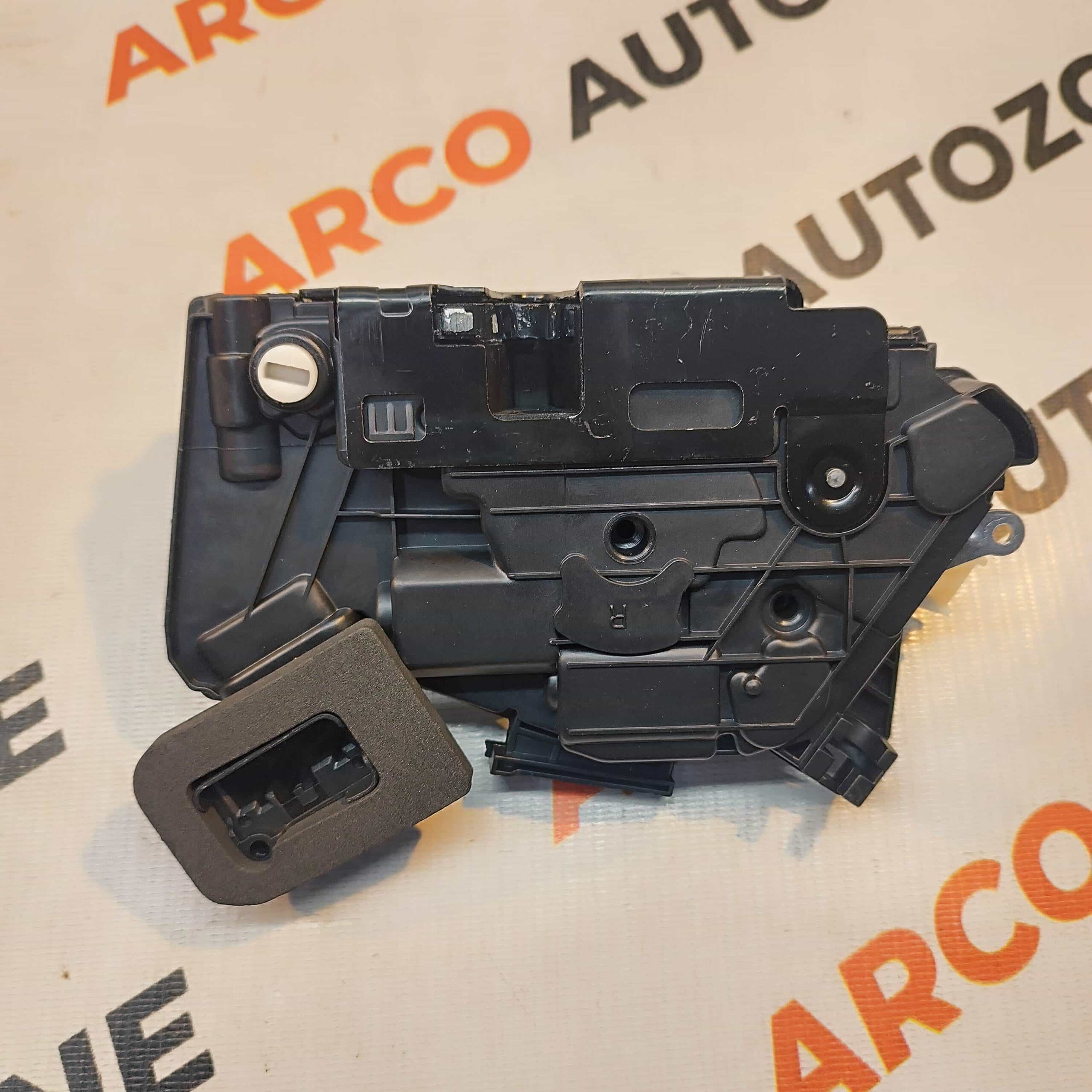 DOOR LATCH POLO VENTO REAR RIGHT VW 5K4839016F