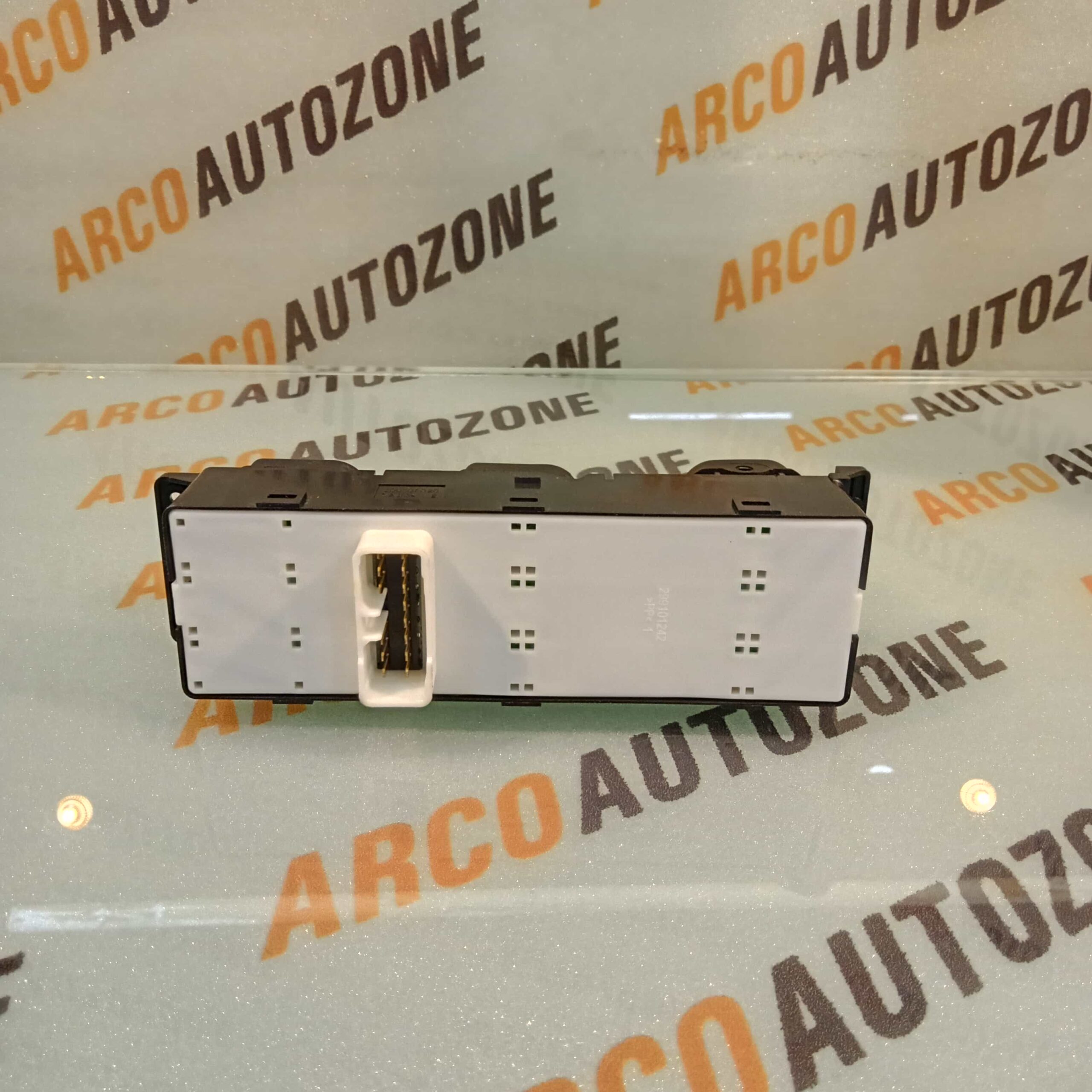 POWER WINDOW SWITCH MAIN VERNA 12 HYU 935701V611M