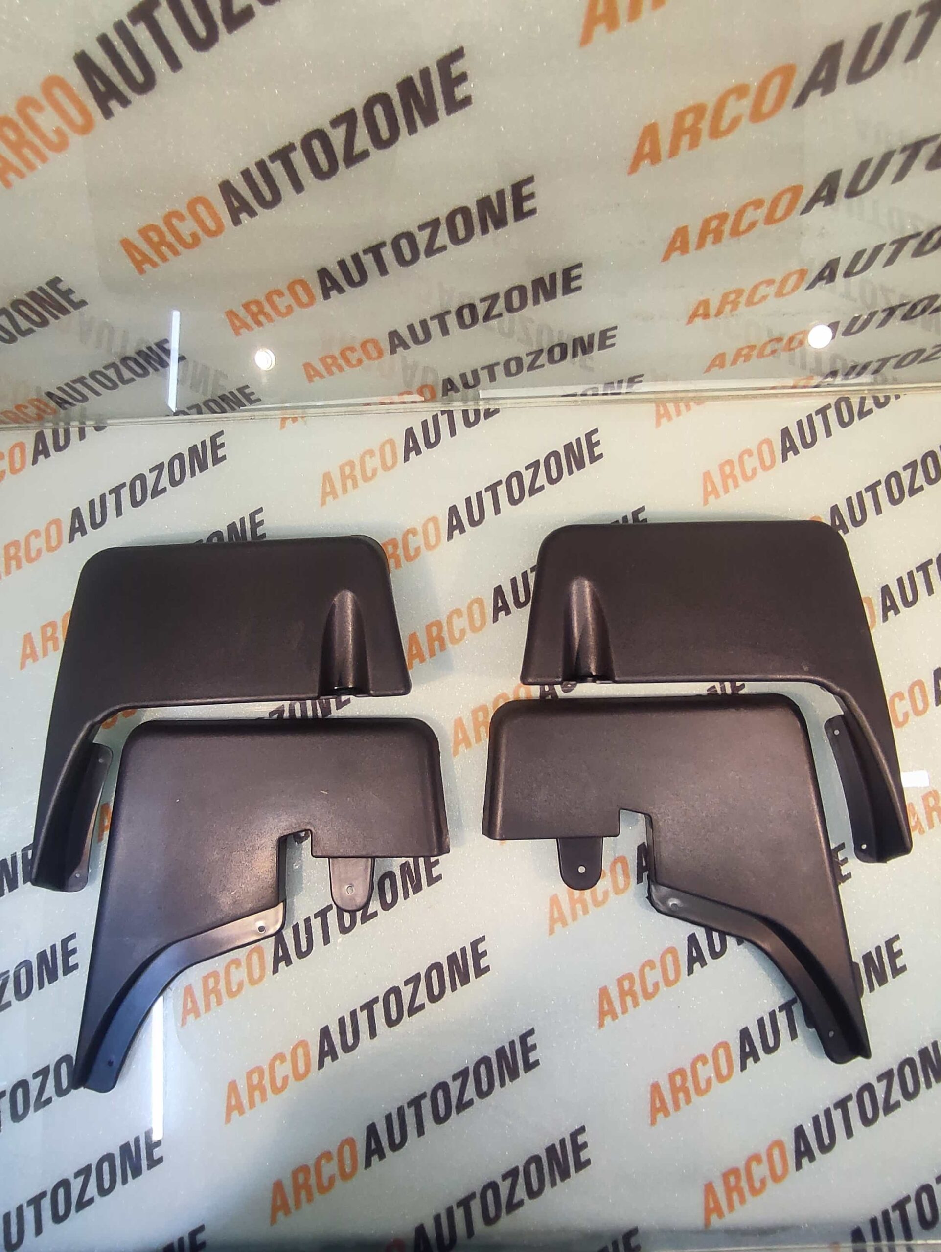 MUD FLAP TUV300 BOLERO NEO SKI