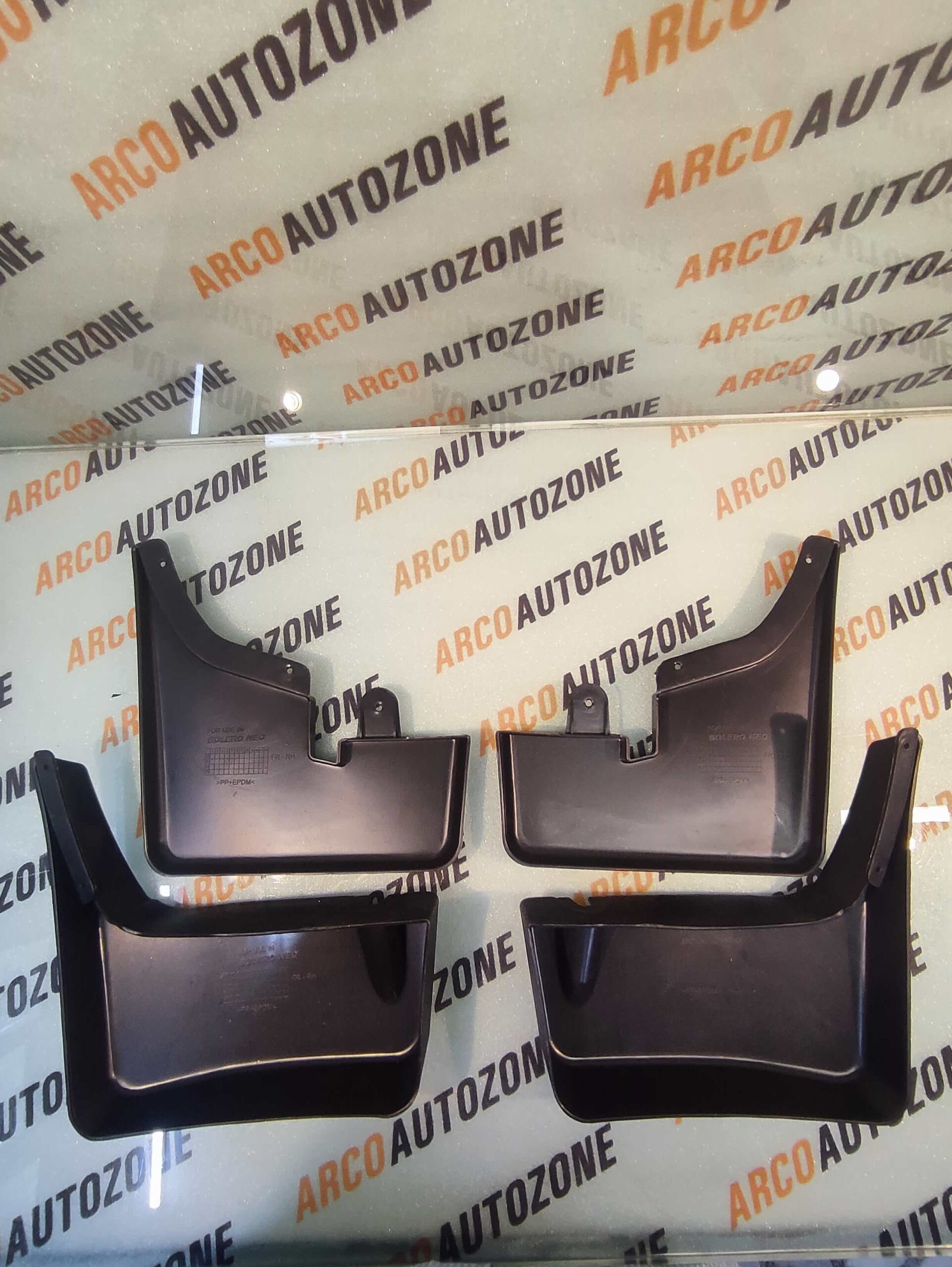MUD FLAP TUV300 BOLERO NEO SKI