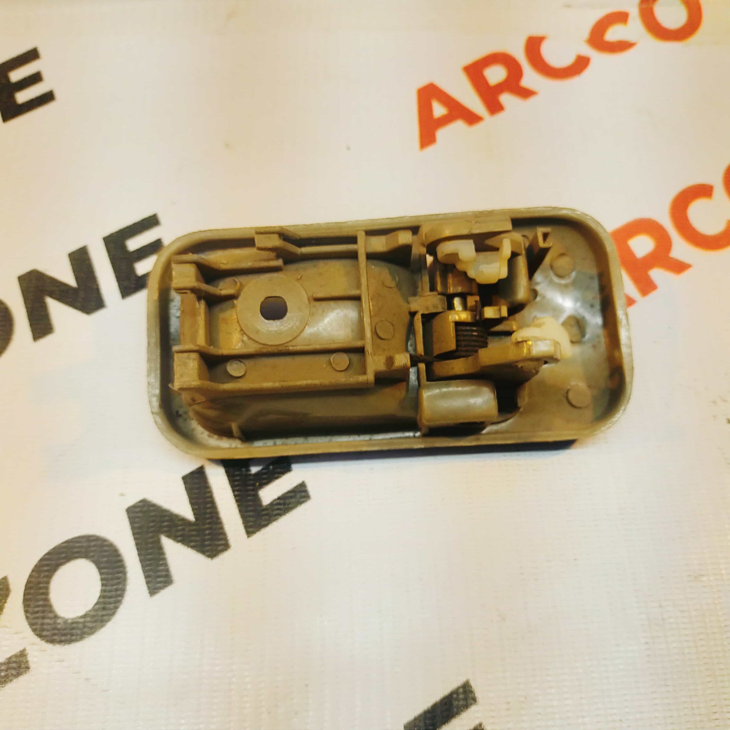 RC LEVER INNER HANDLE TAVERA LEFT BEIGE