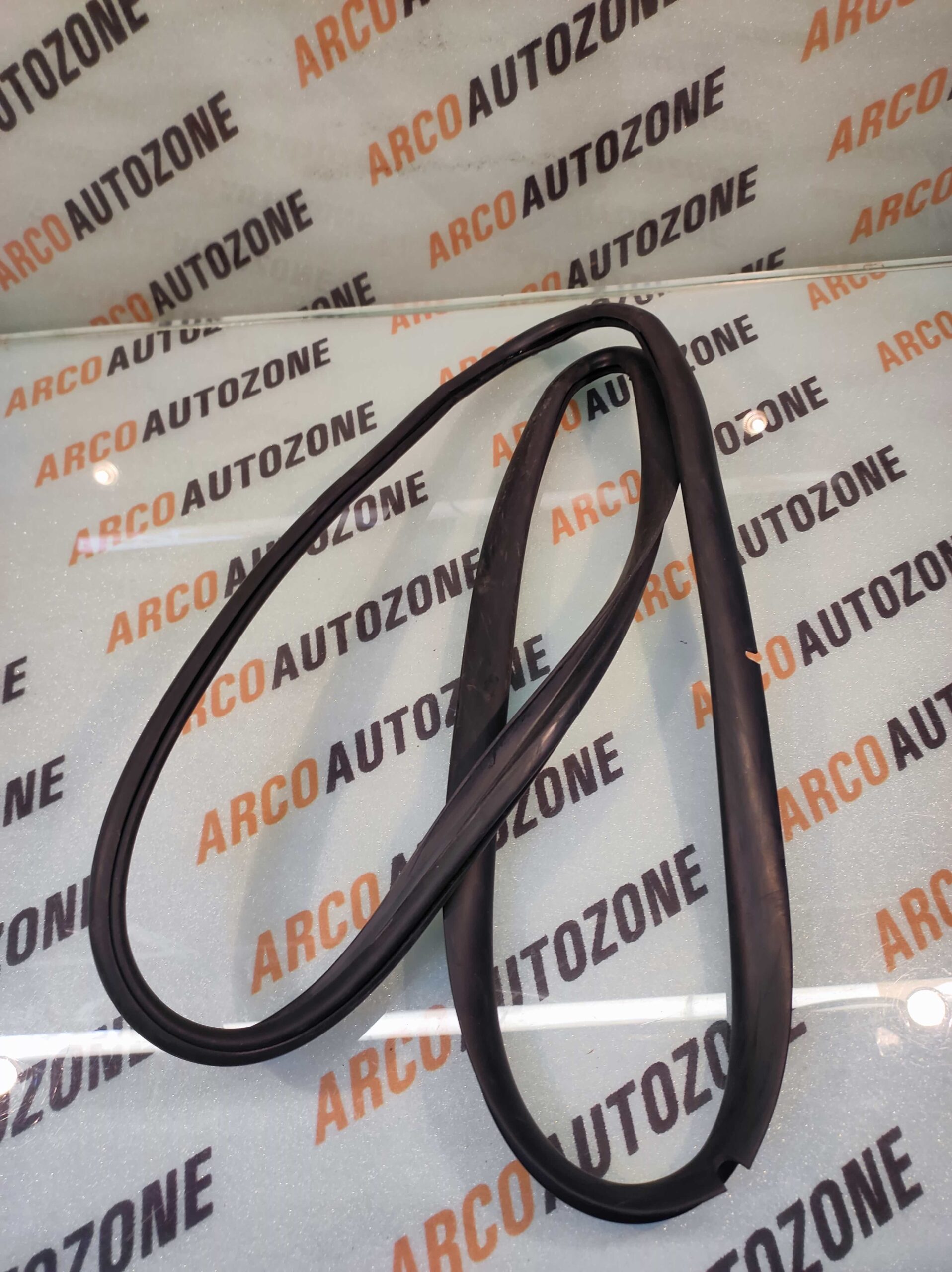 QUARTER GLASS RUBBER TAVERA FIX RIGHT METZELER