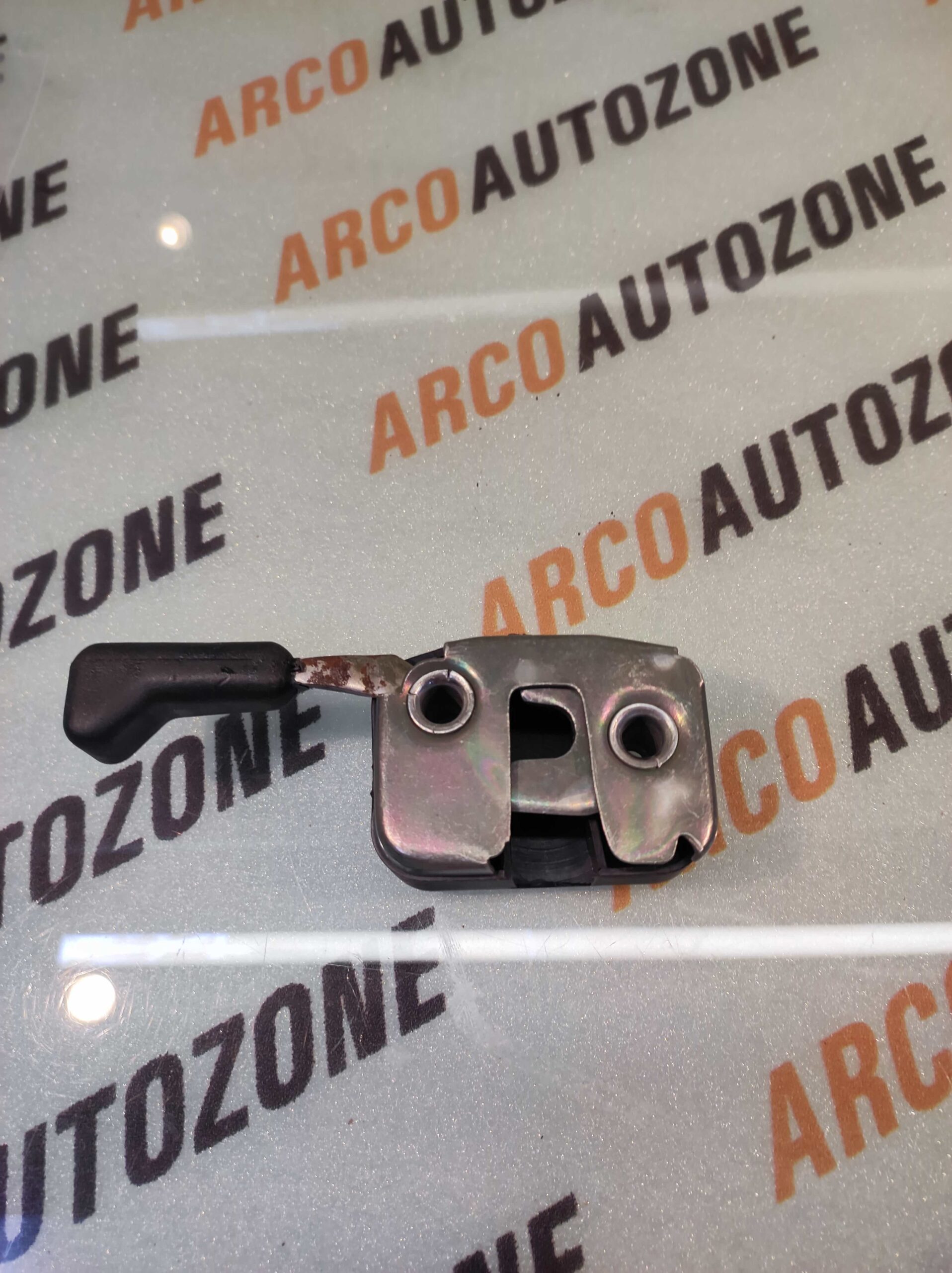 REAR SEAT LOCK INDICA LEFT ORE 5183L