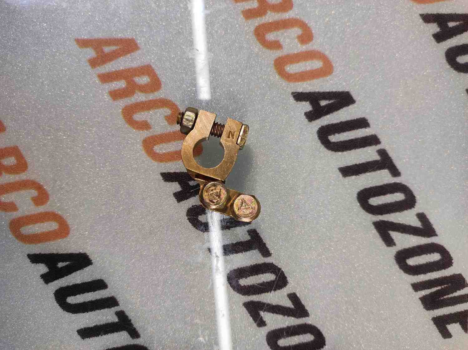 BATTERY TERMINAL BRASS NEGATIVE PETROL SMALL HOLE
