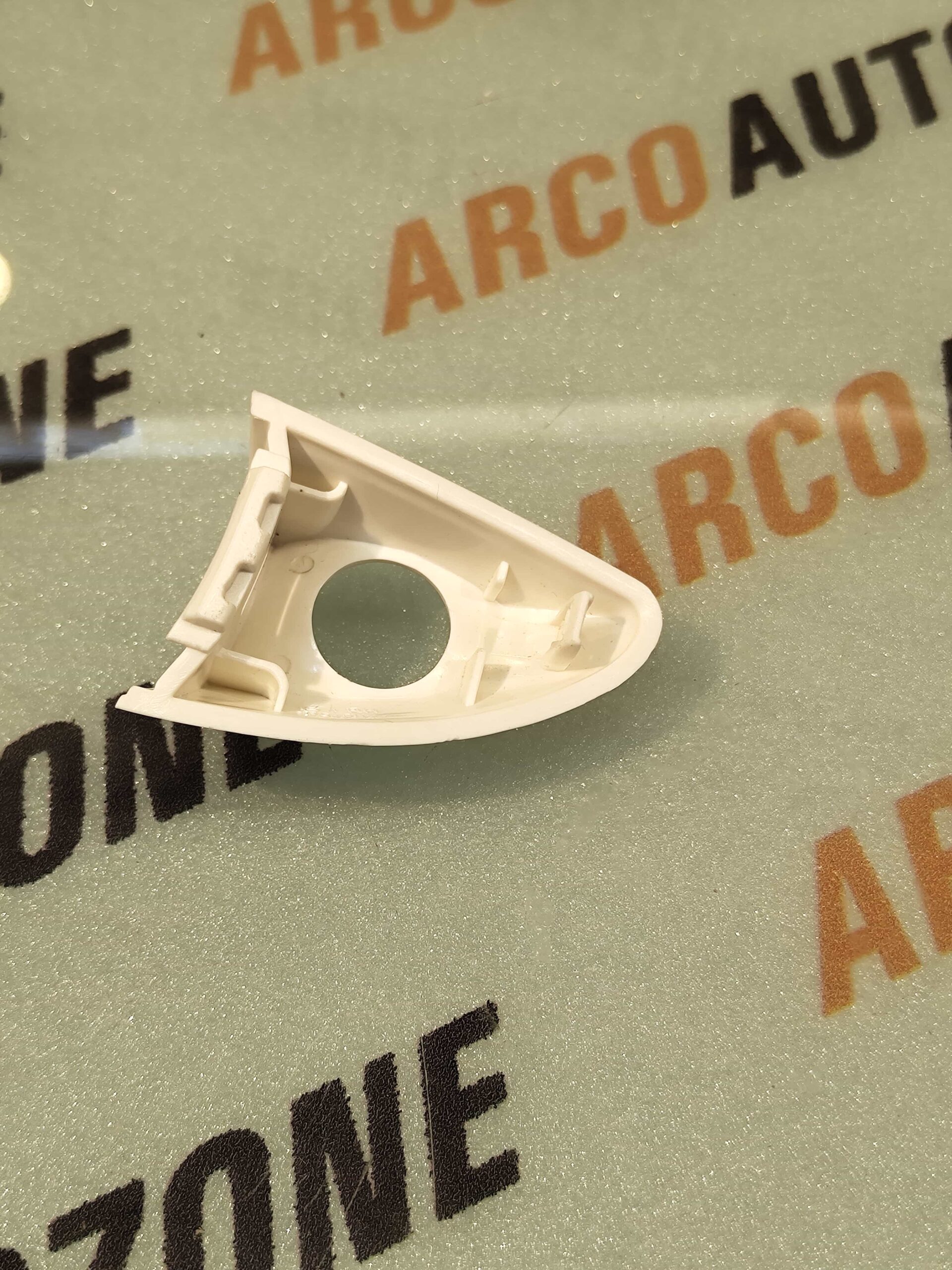 OUTER HANDLE CAP ELITE FRONT RIGHT HOLE PAINT