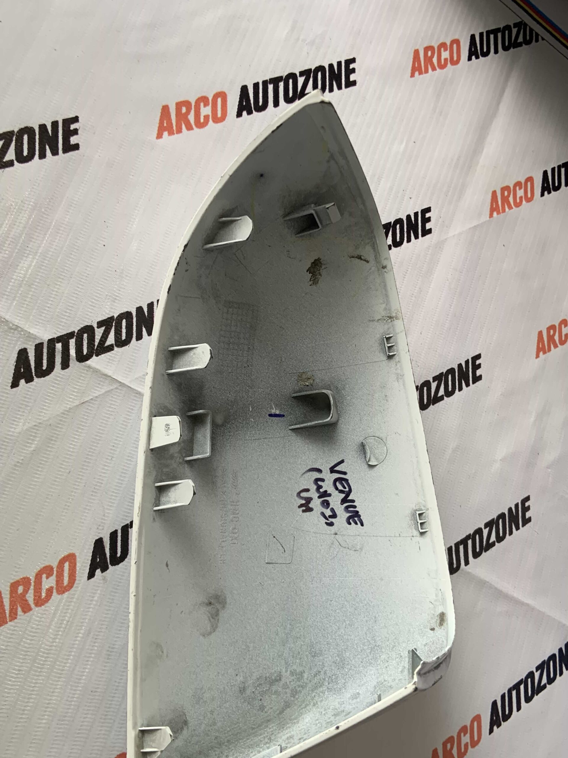 SIDE MIRROR COVER VENUE LEFT WITHOUT IND