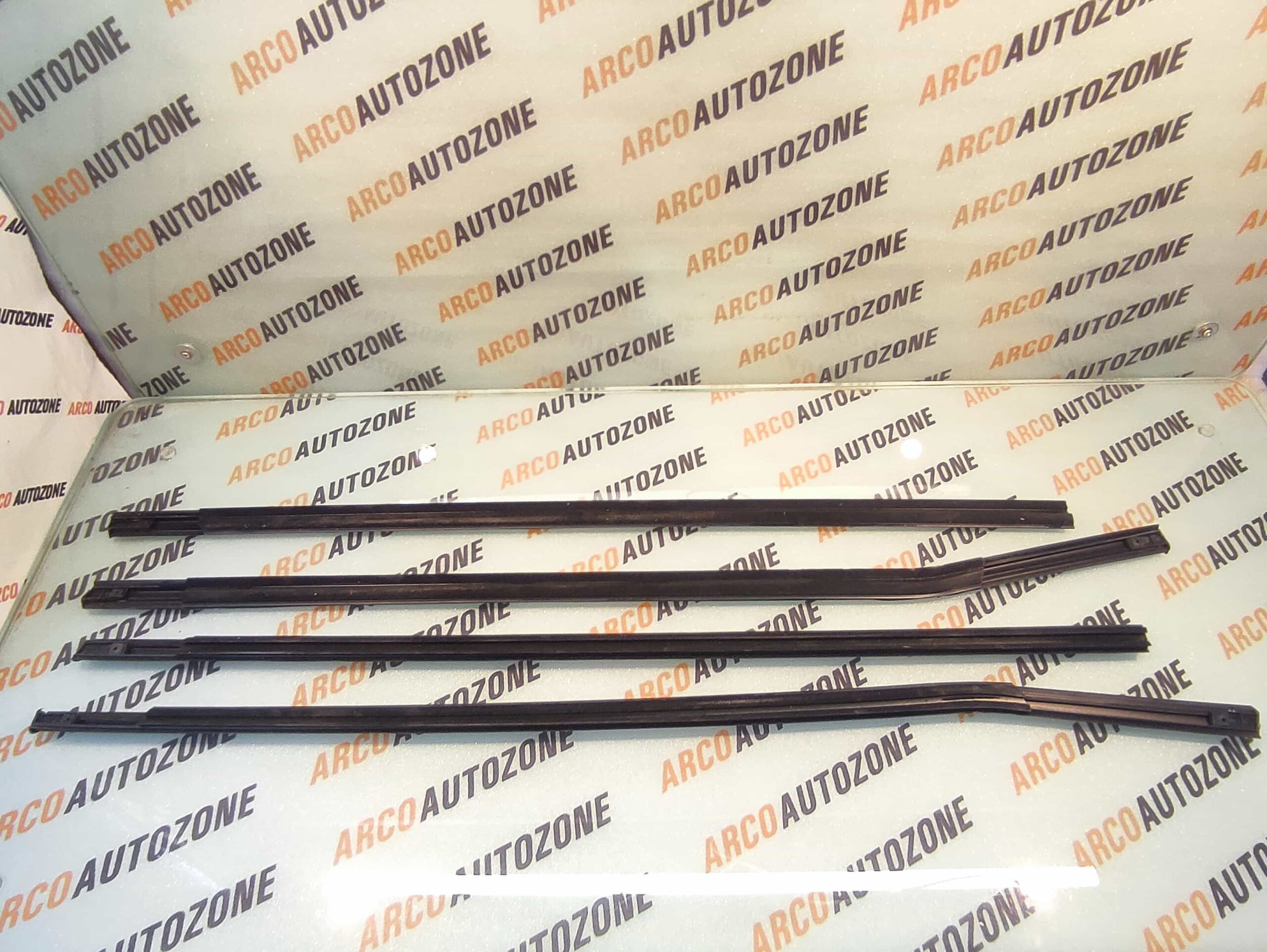 BODY OUTER WEATHERSTRIP OUTER GARNISH XUV500 SET