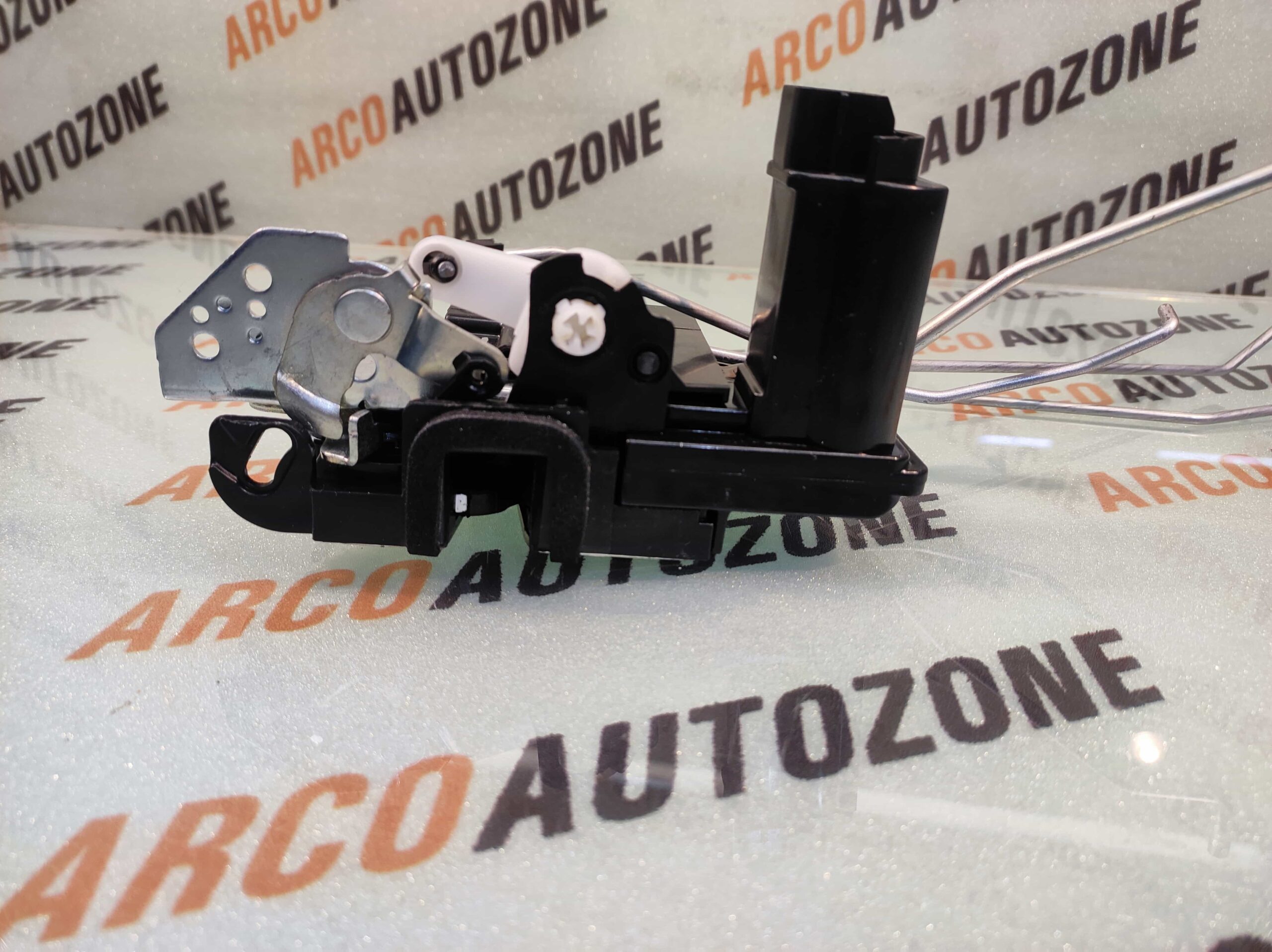 DOOR LATCH I10 FRONT RIGHT 4PIN HYU 813200X111
