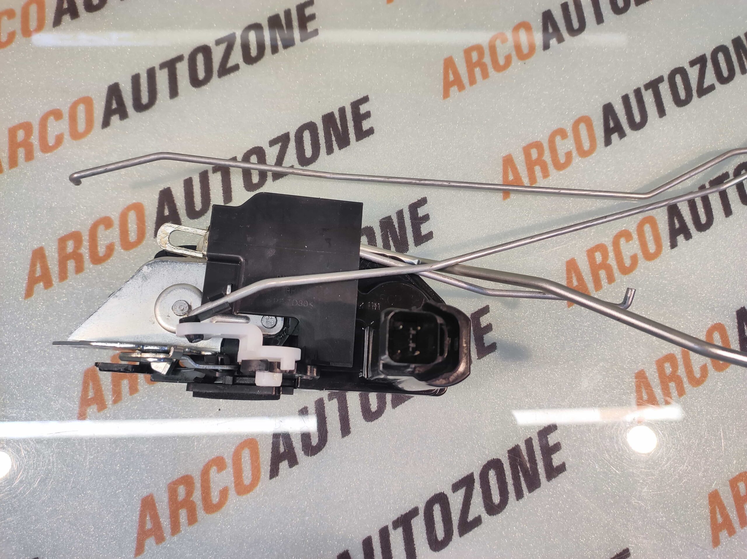 DOOR LATCH I10 FRONT RIGHT 4PIN HYU 813200X111