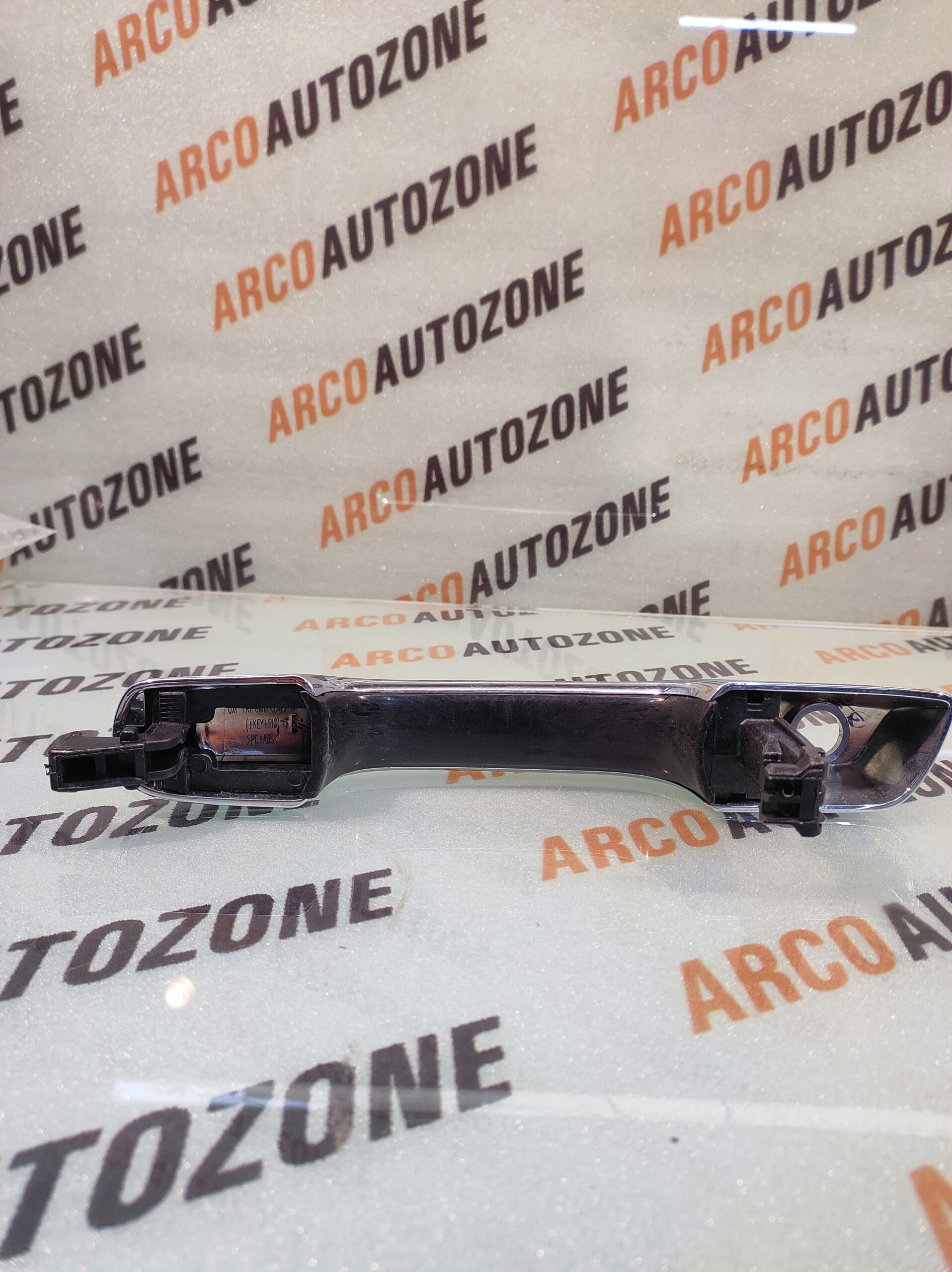 OUTER HANDLE VENUE FRONT RIGHT HOLE CHROME WITH SENSOR IMP 82661K3200
