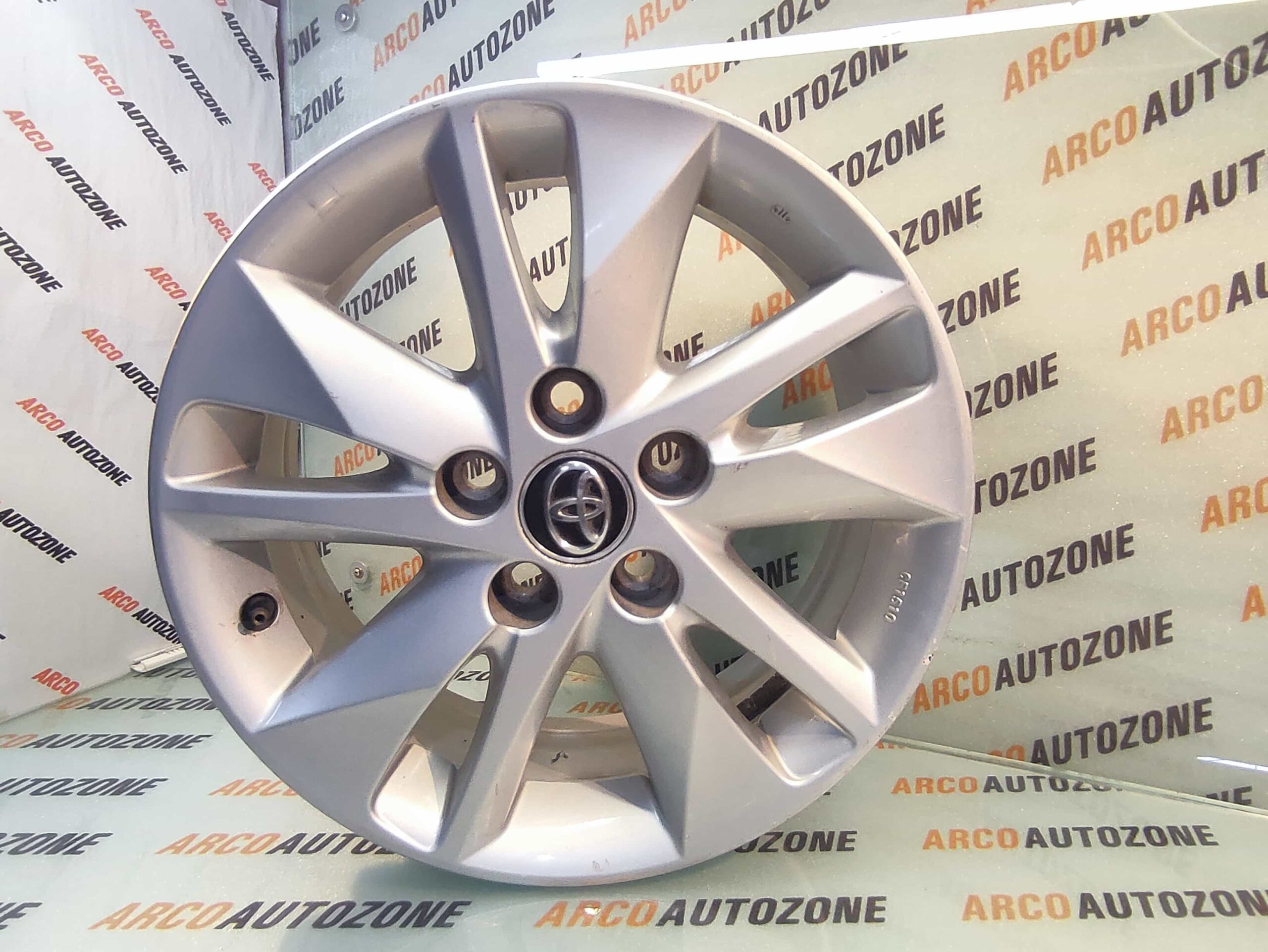 ALLOY WHEEL INNOVA CRYSTA SILVER 16 INCH SEMI USED 42611