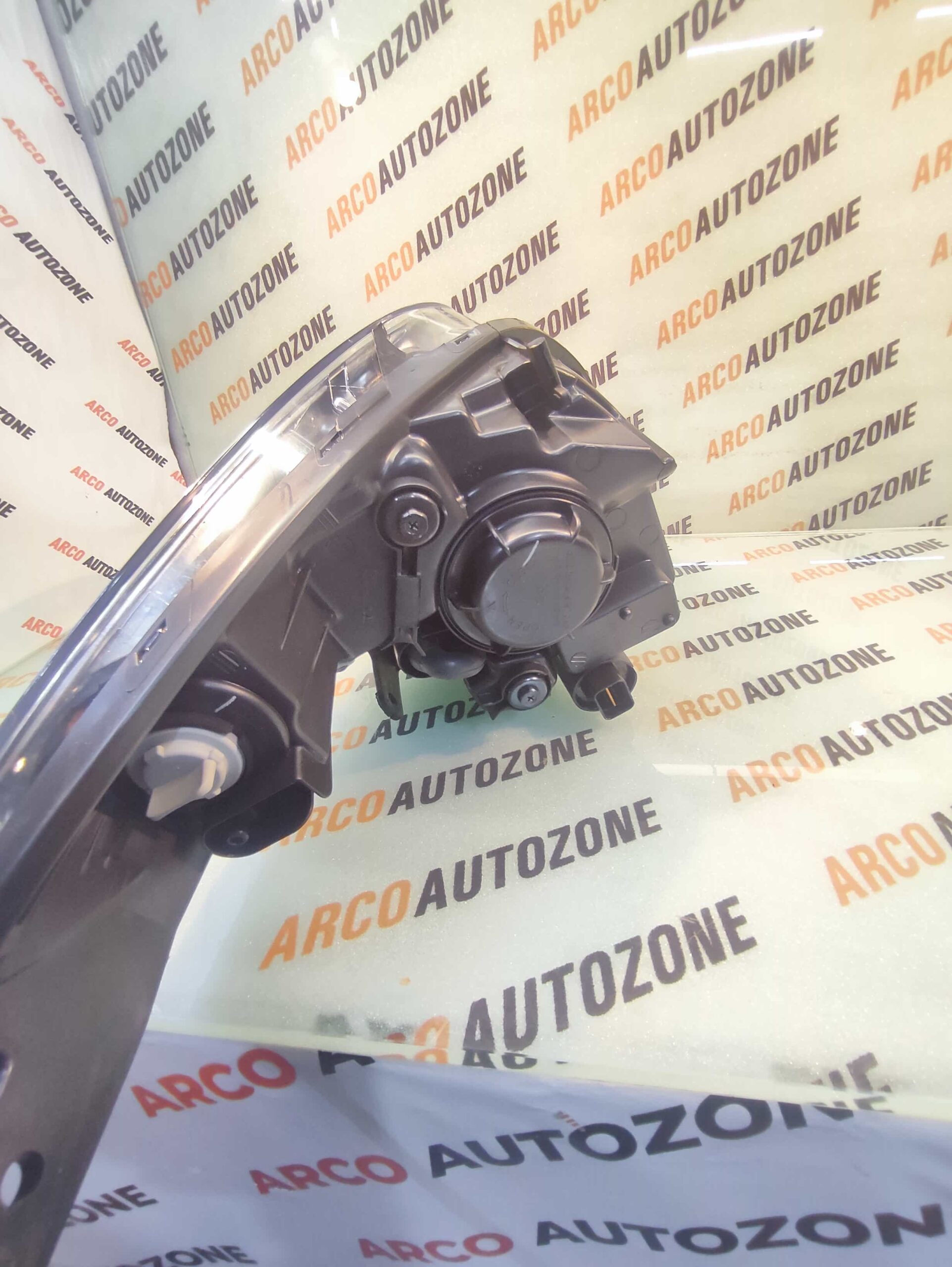 LIGHTING HEAD LIGHT I20 T1 RIGHT HYU 921021J040