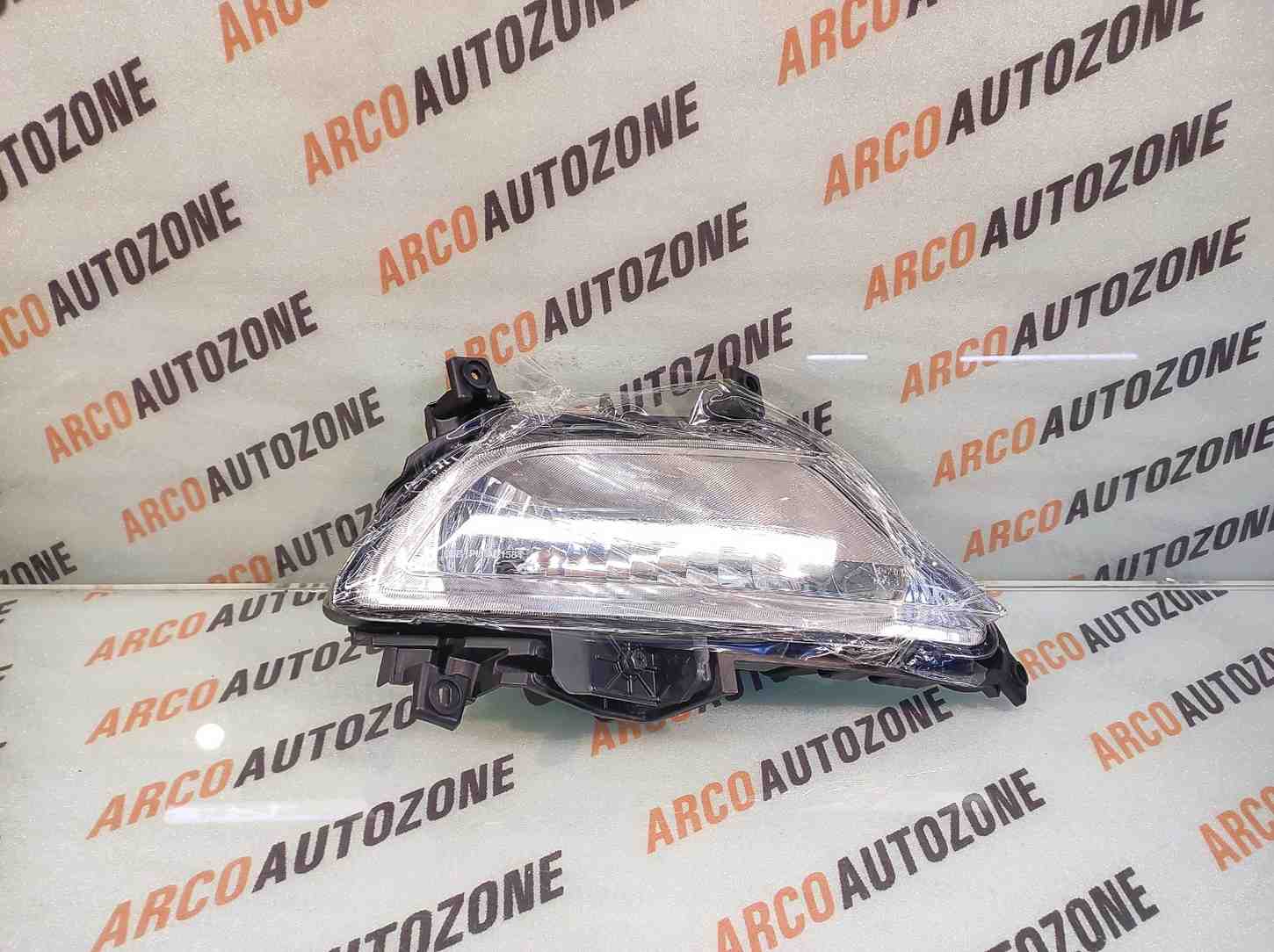 FOG LAMP  ELITE T1 RIGHT HYU 92202C7000