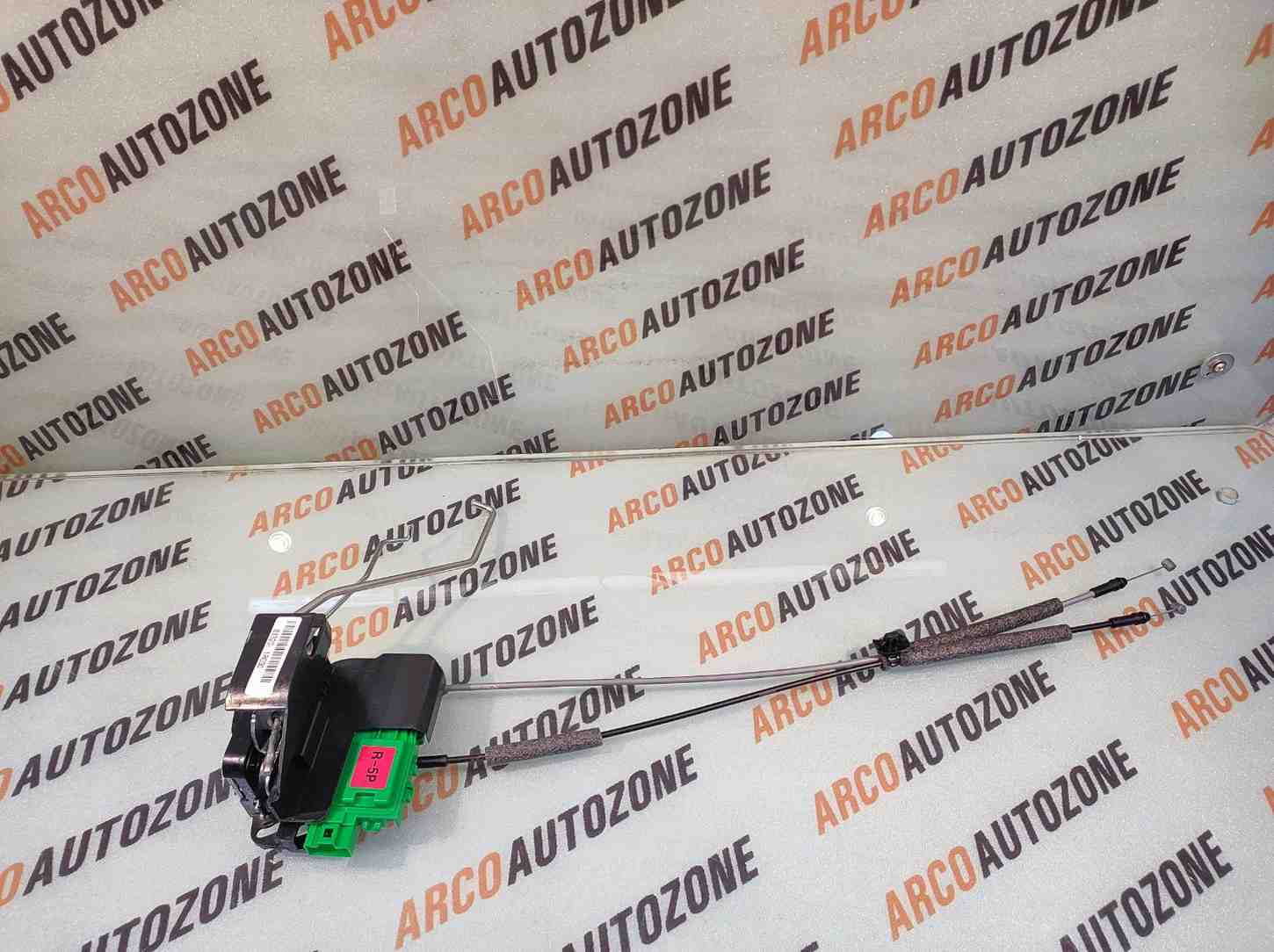 DOOR LATCH VERNA 12 FRONT RIGHT HYU 813201R030