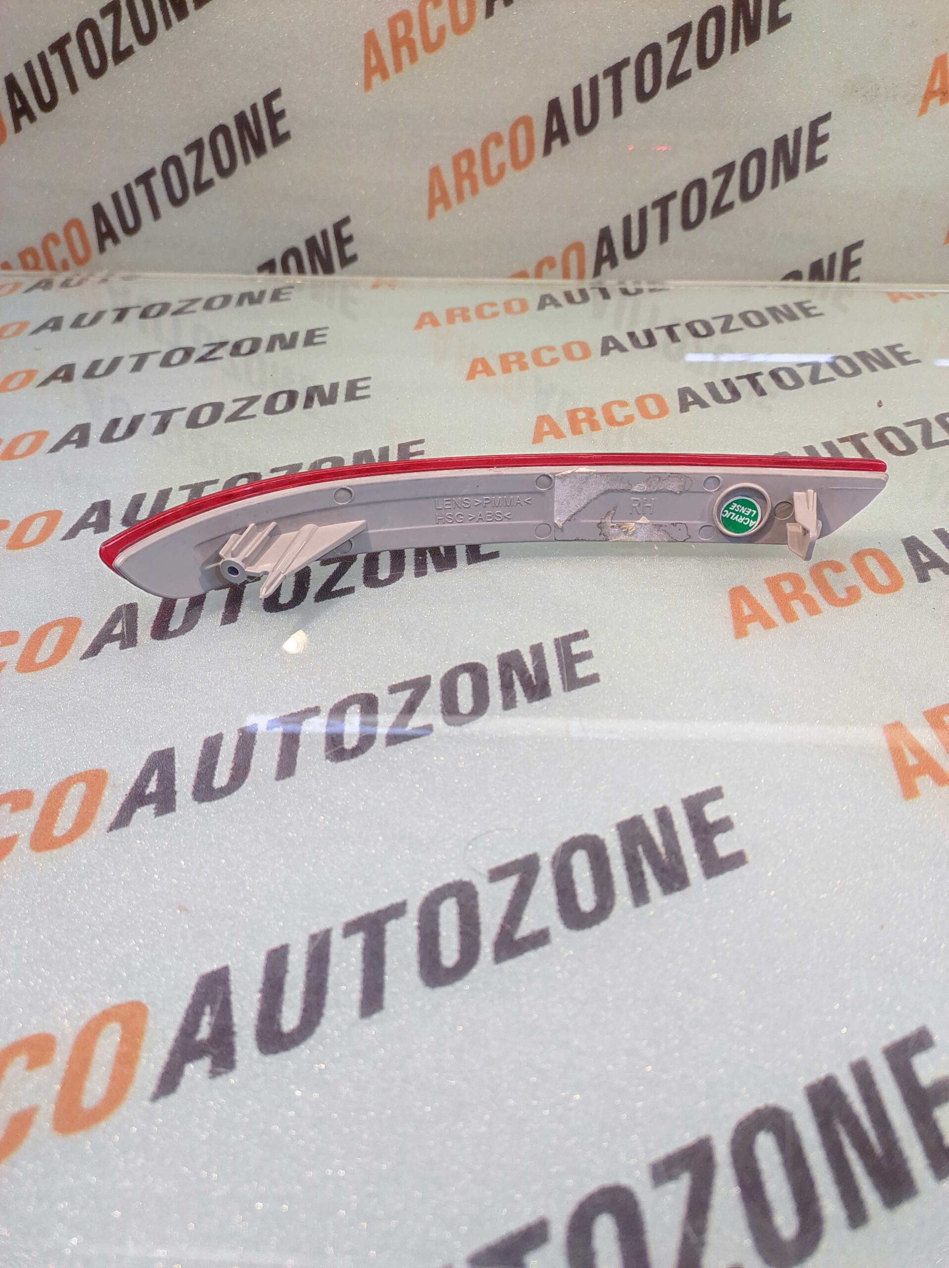REAR BUMP REFLECTOR CRYSTA RIGHT ACC TYDCY1RUBBEREAR