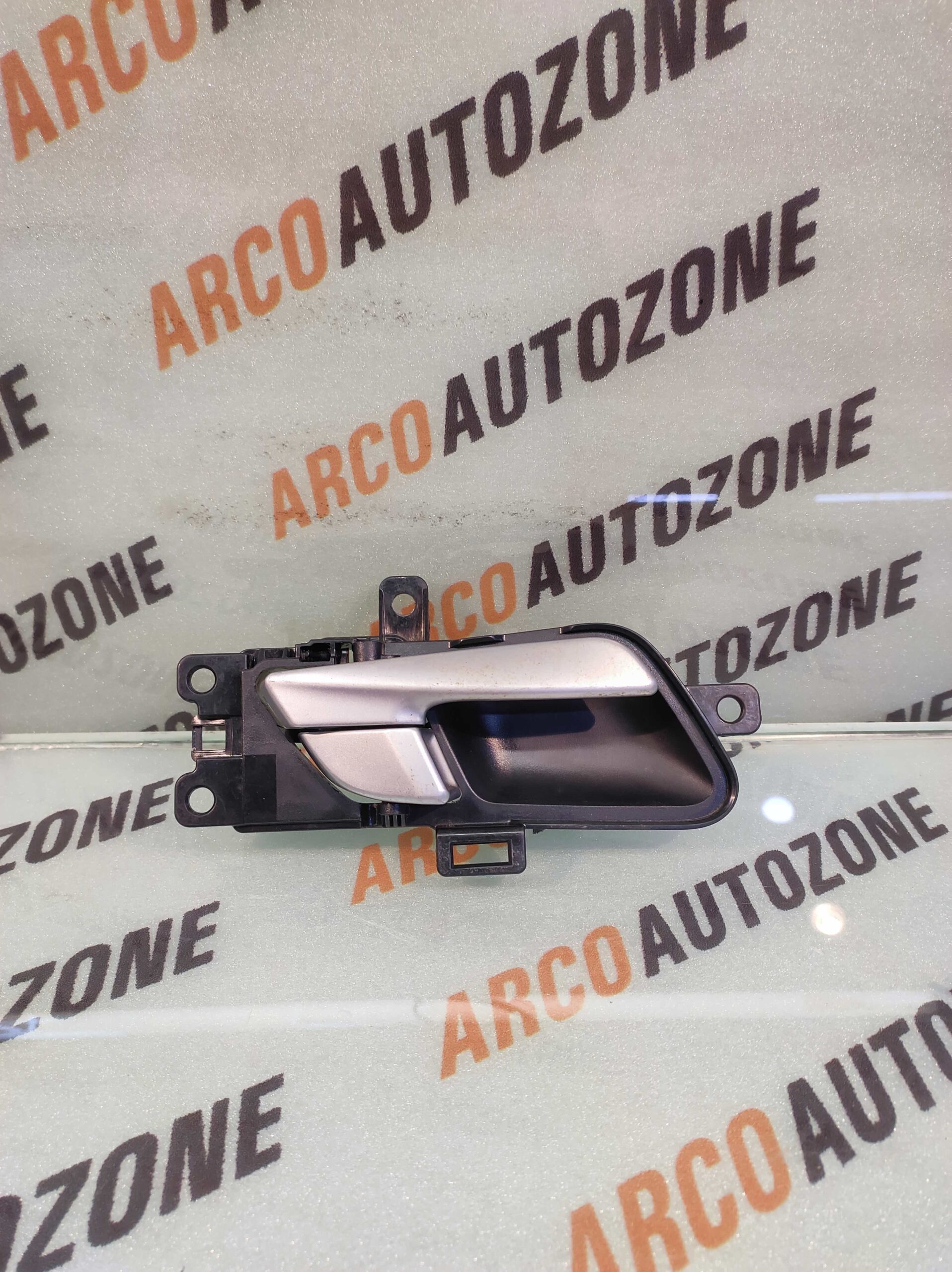 RC LEVER INNER HANDLE CRETA REAR RIGHT SEMI USED SILVER HYU 83620A0010RA5